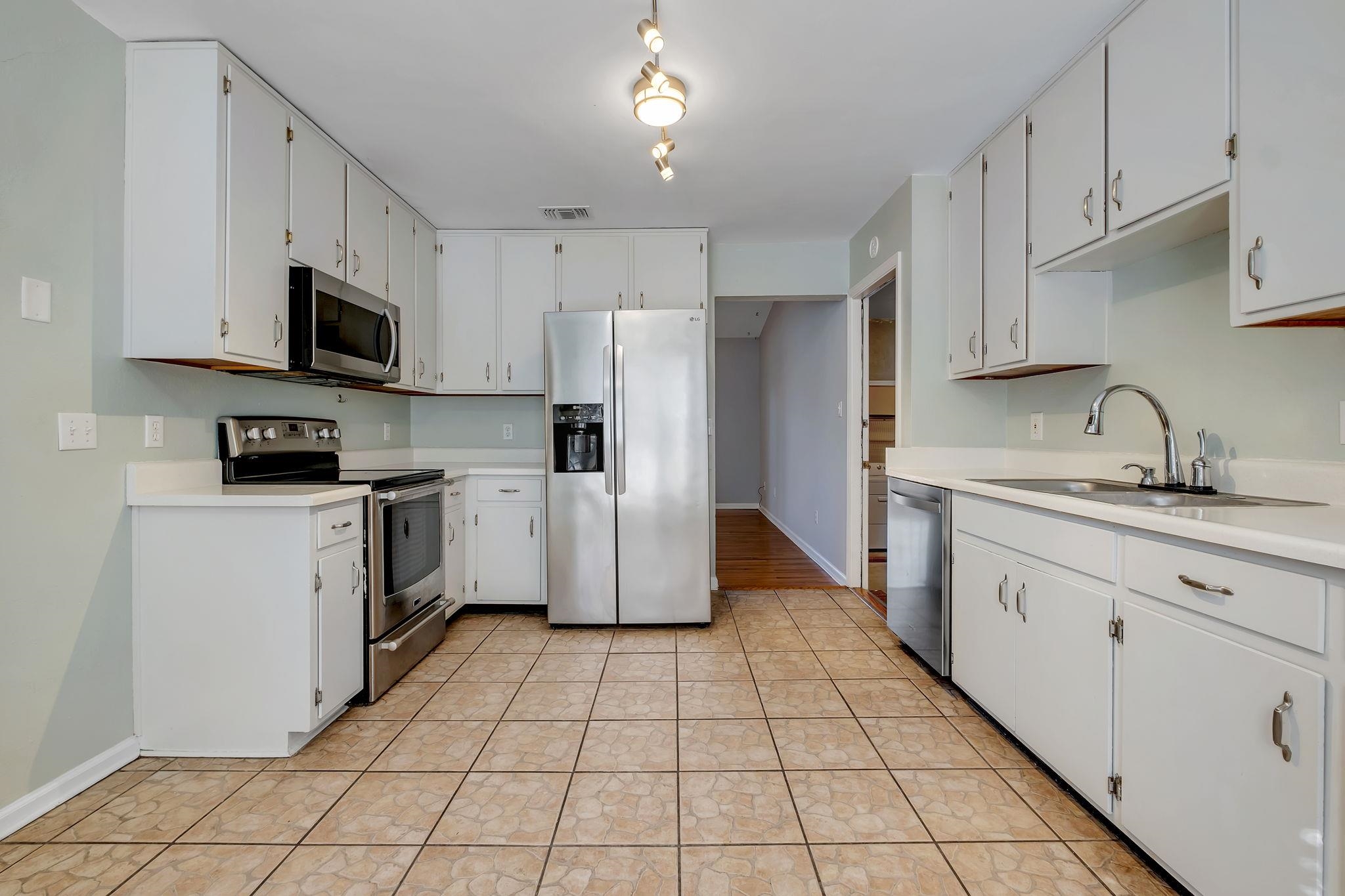 810 ALLIEGOOD Avenue