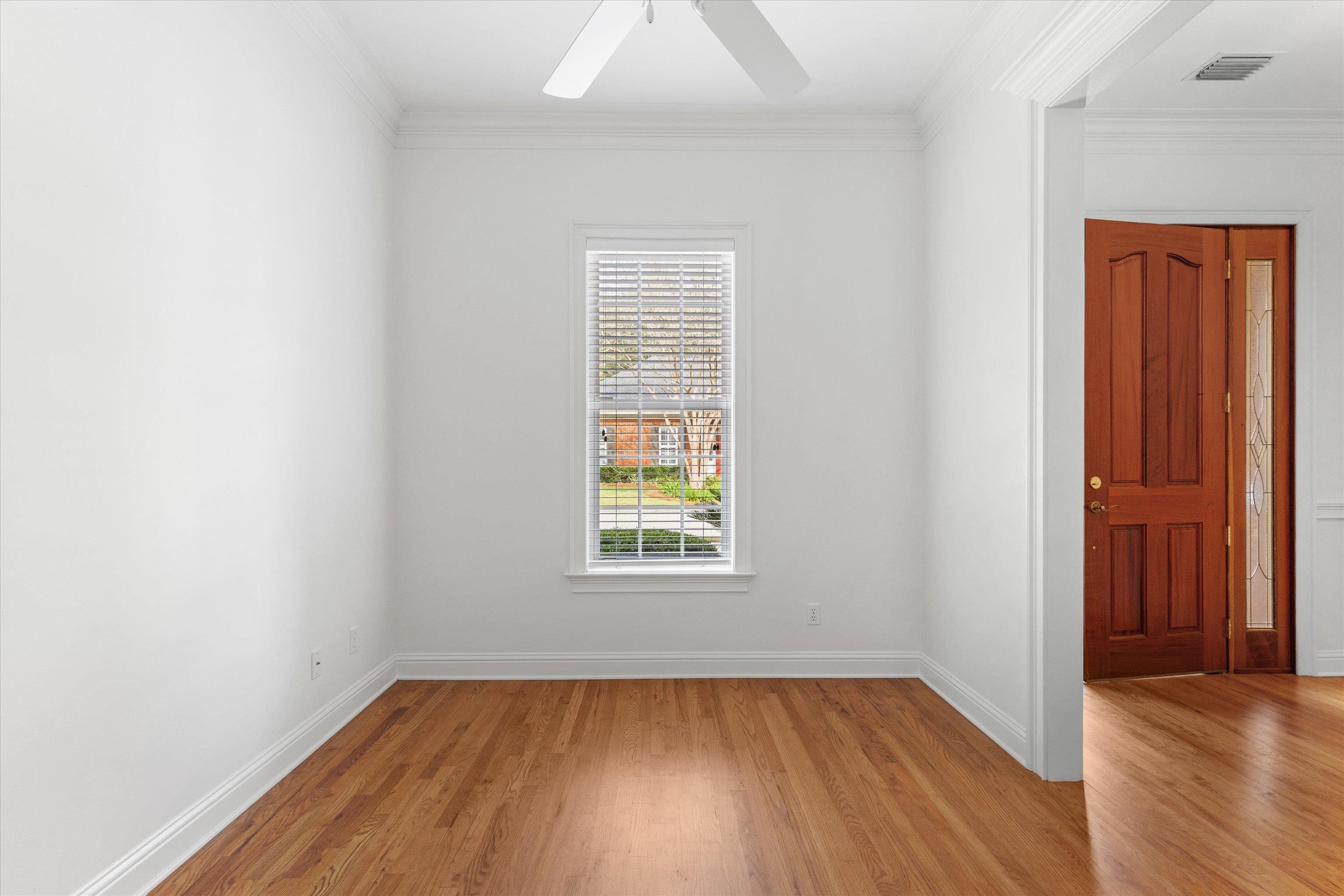 813 GREENBRIER Lane