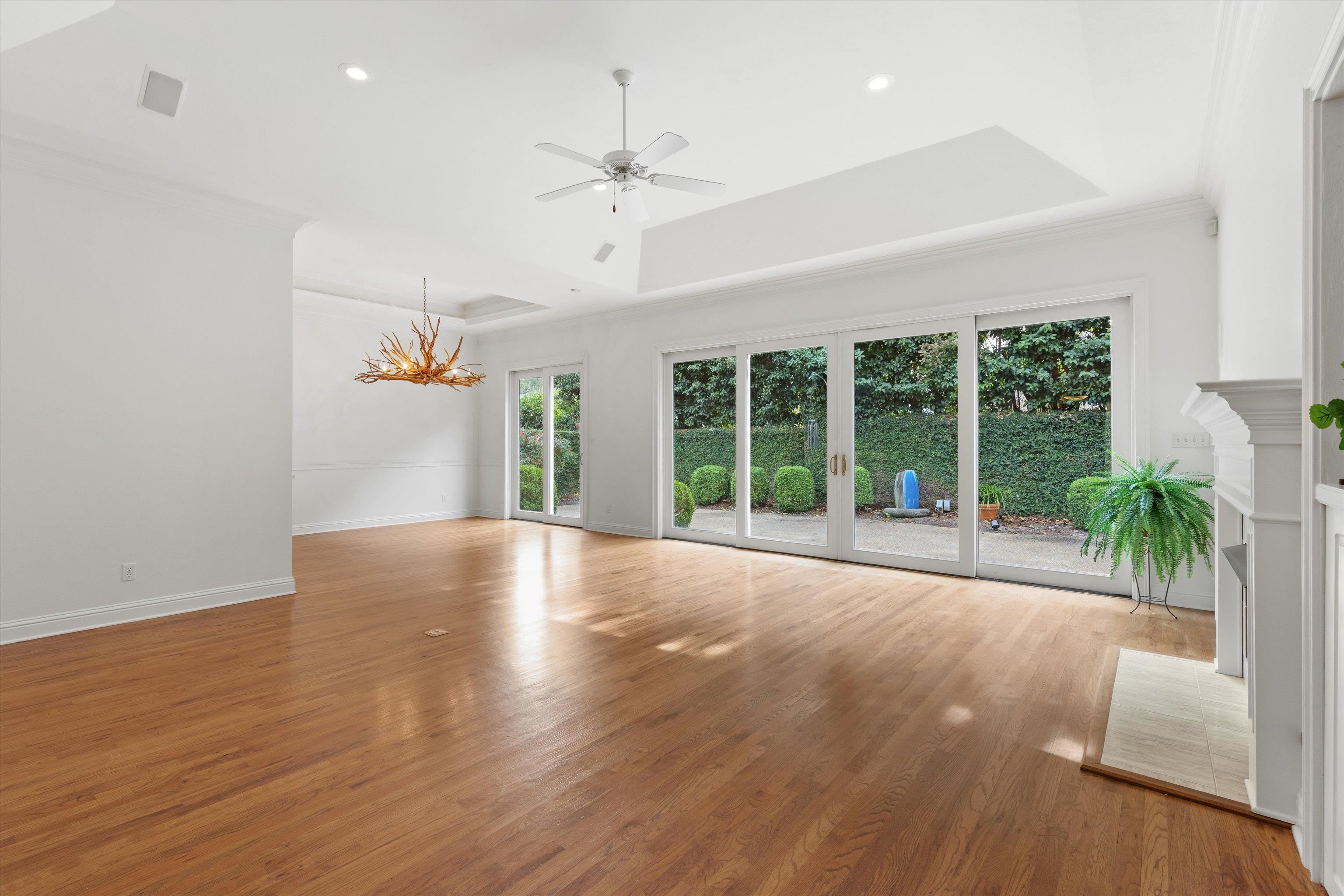 813 GREENBRIER Lane