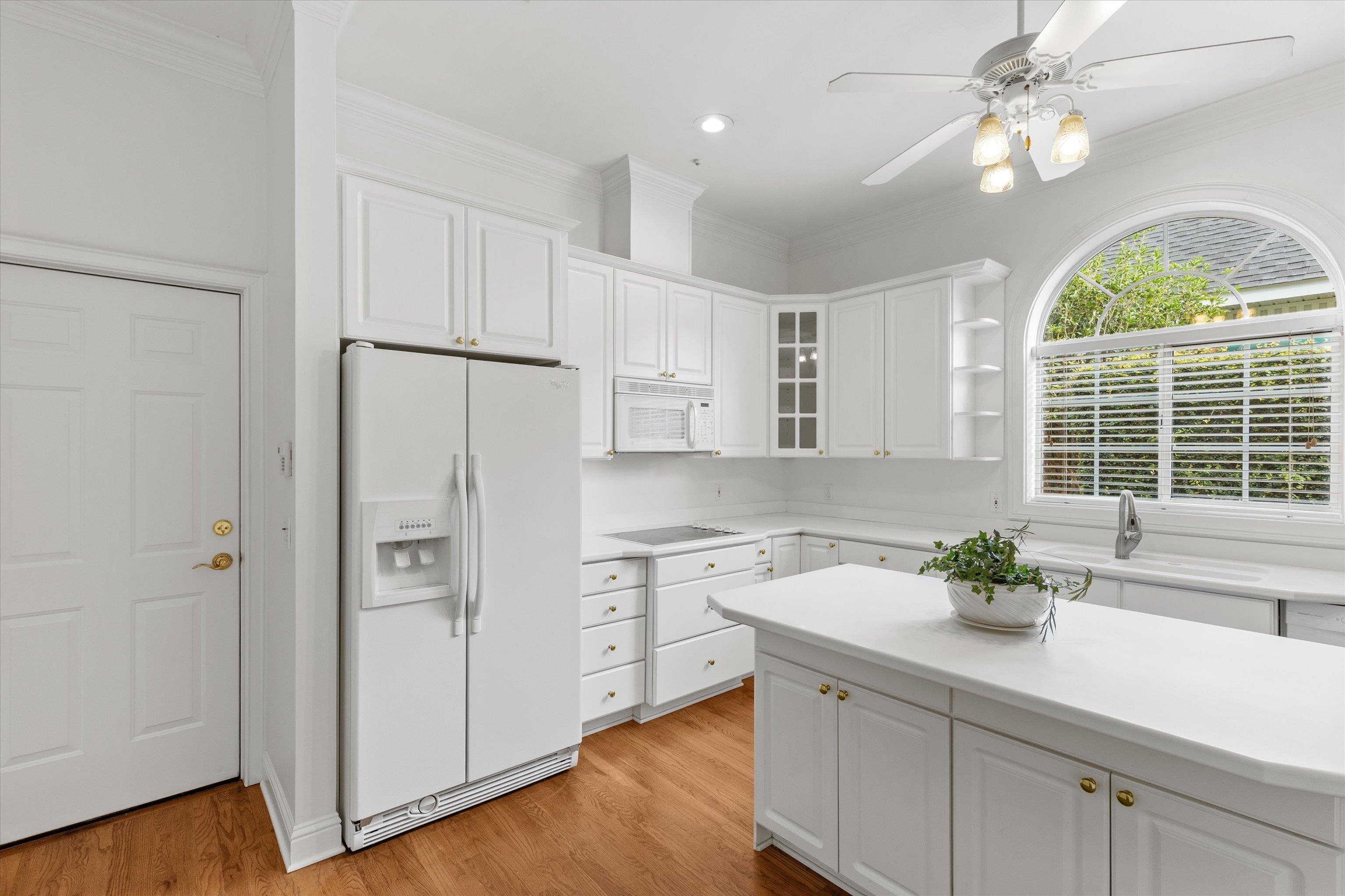 813 GREENBRIER Lane