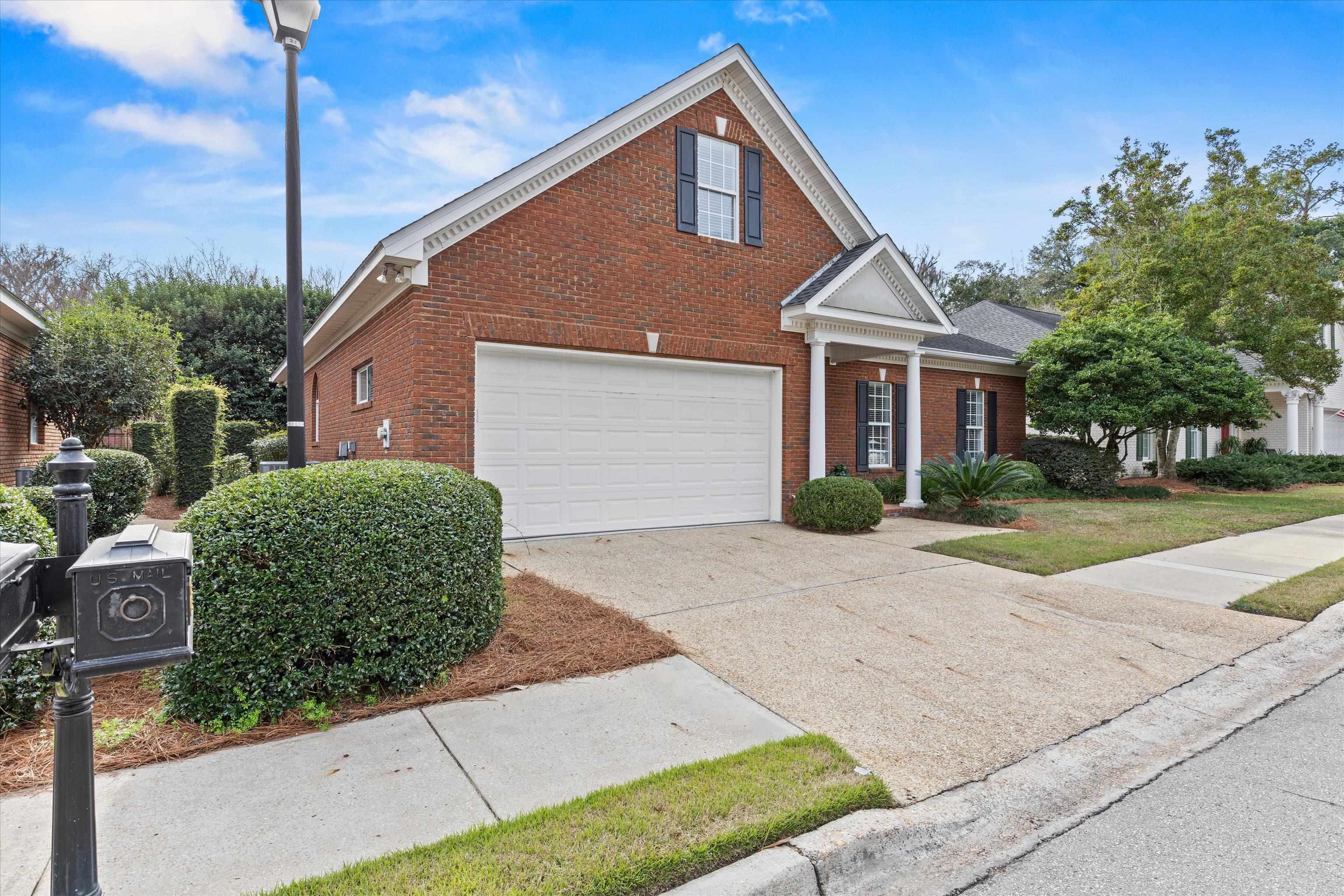 813 GREENBRIER Lane