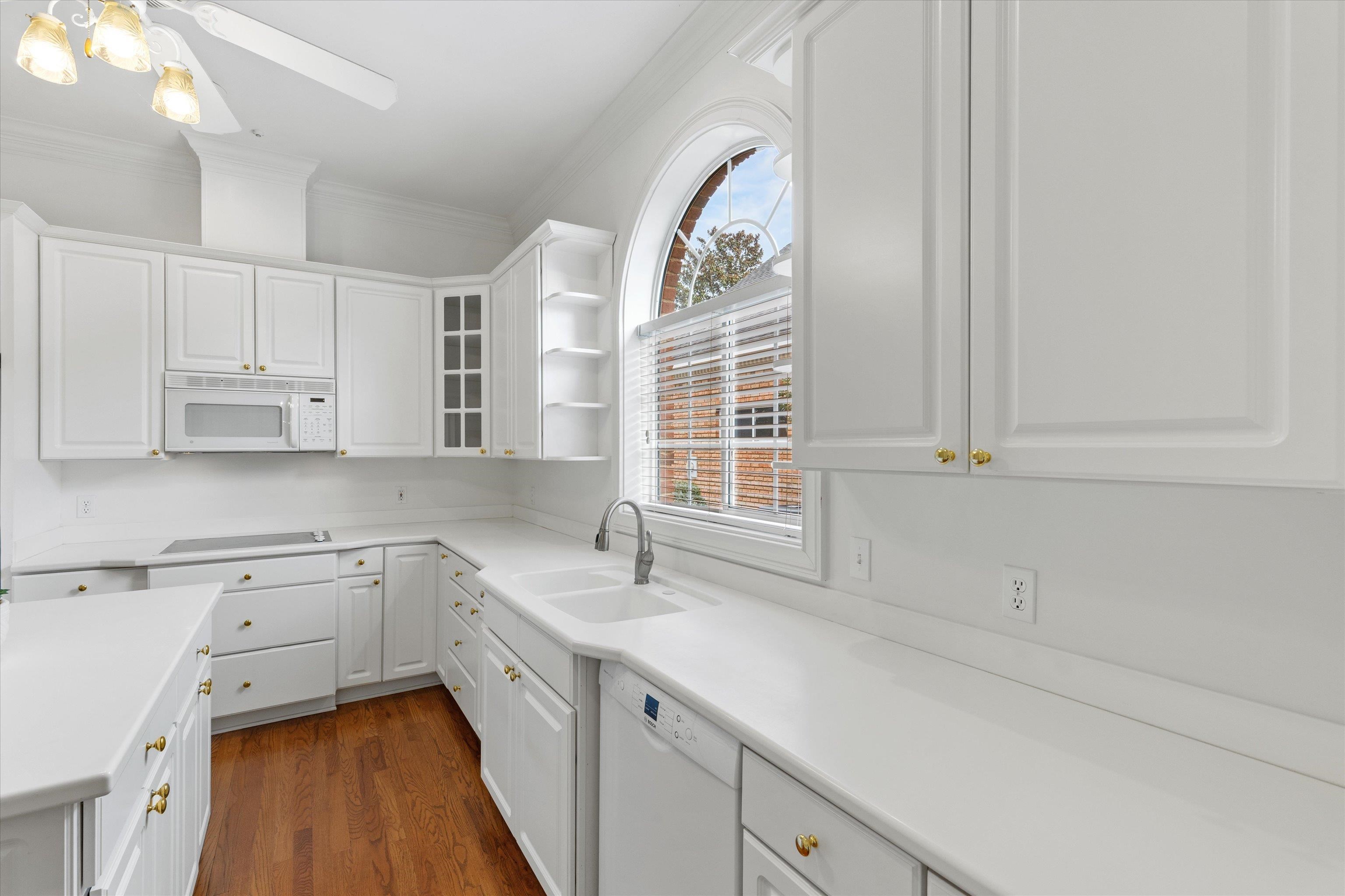 813 GREENBRIER Lane