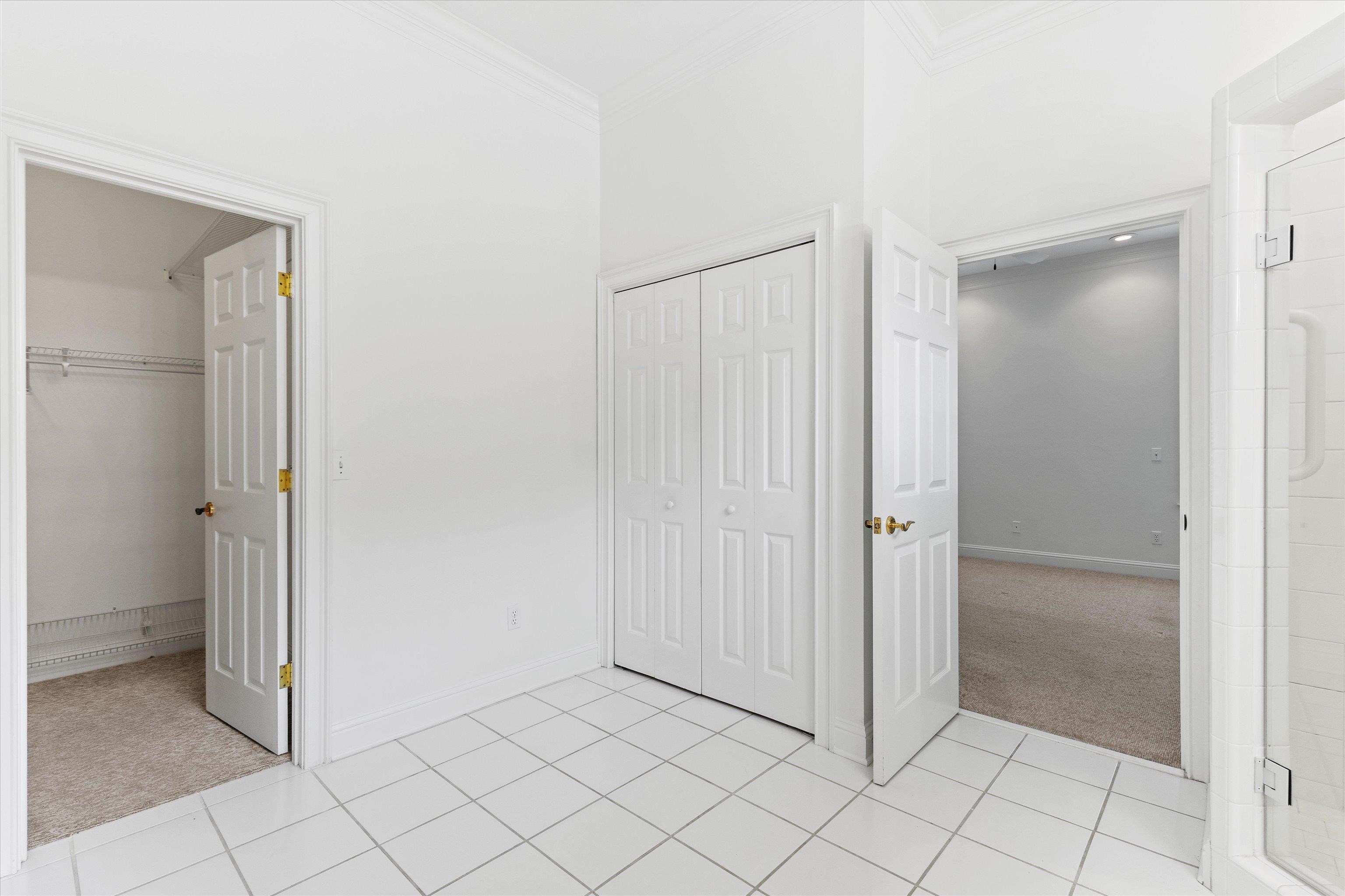 813 GREENBRIER Lane