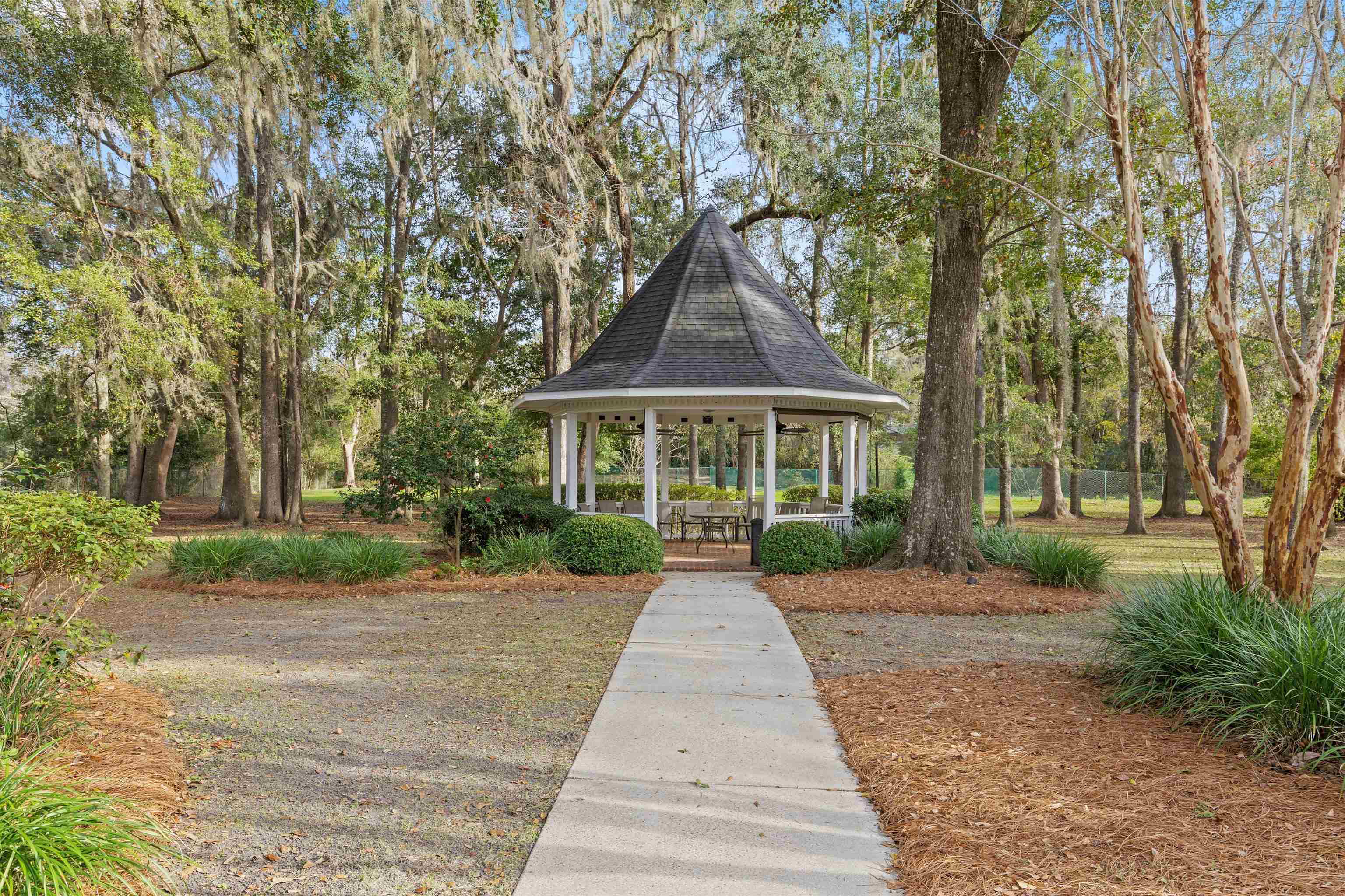 813 GREENBRIER Lane