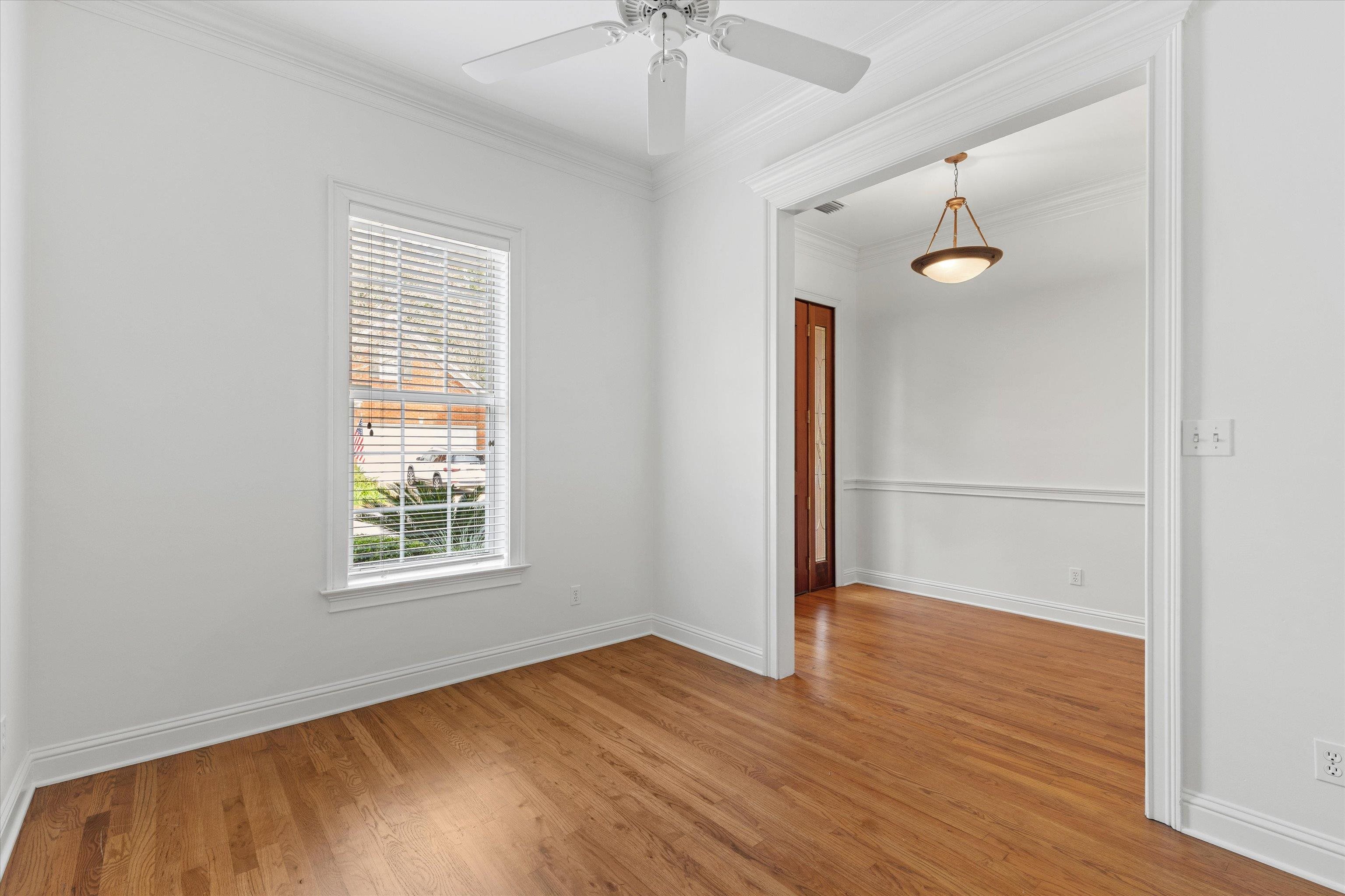 813 GREENBRIER Lane