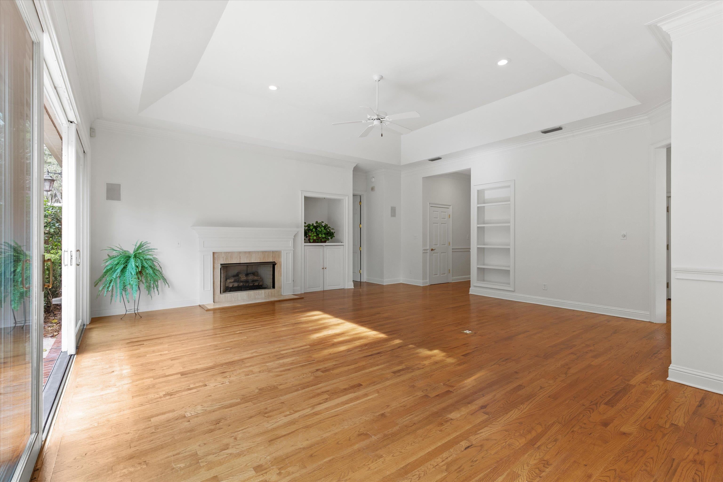 813 GREENBRIER Lane