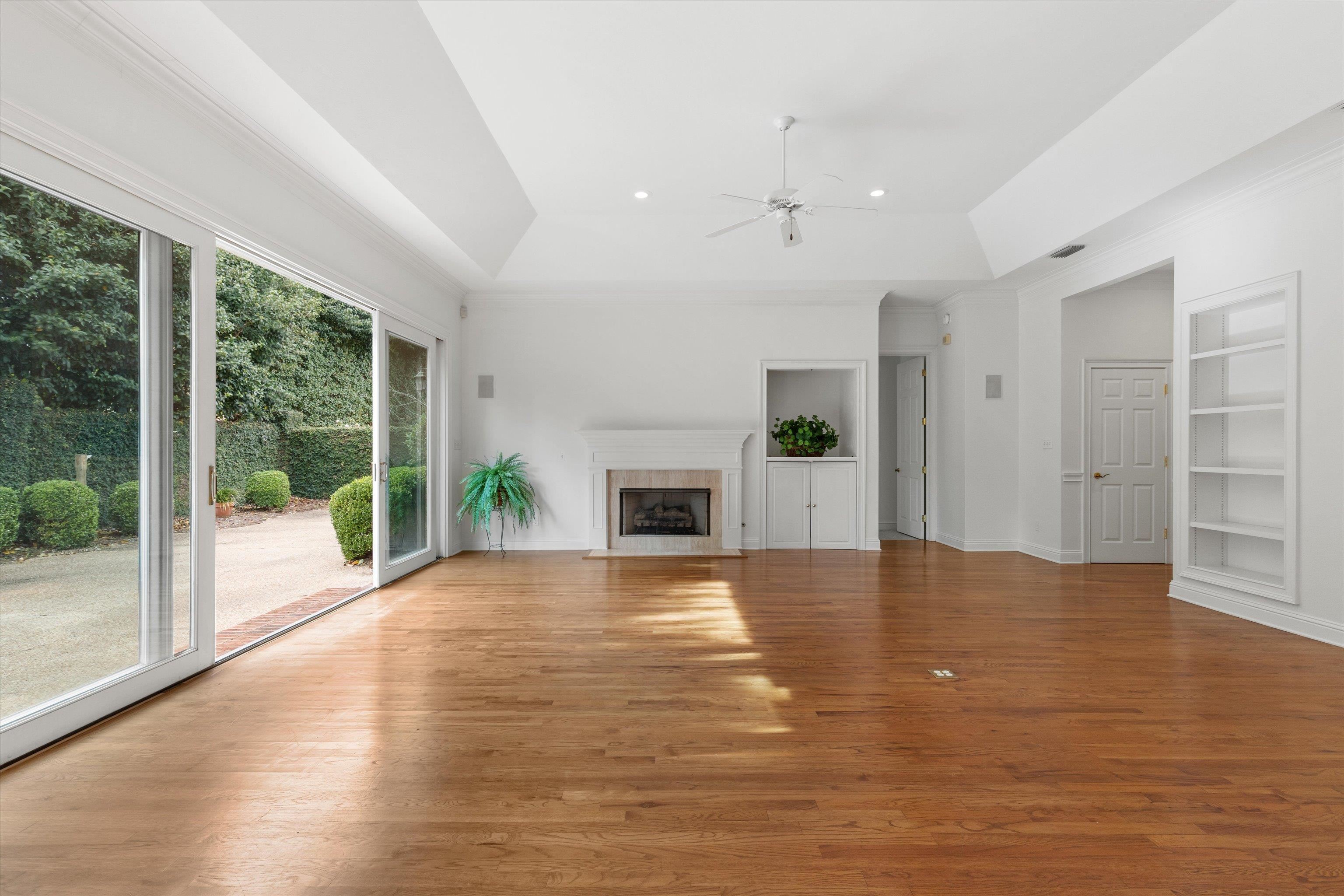 813 GREENBRIER Lane