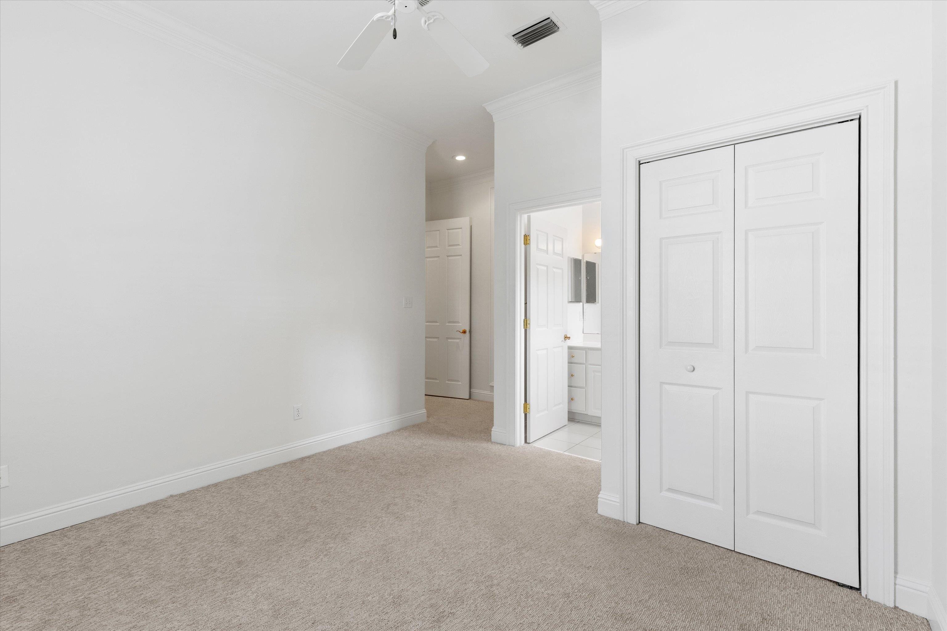 813 GREENBRIER Lane