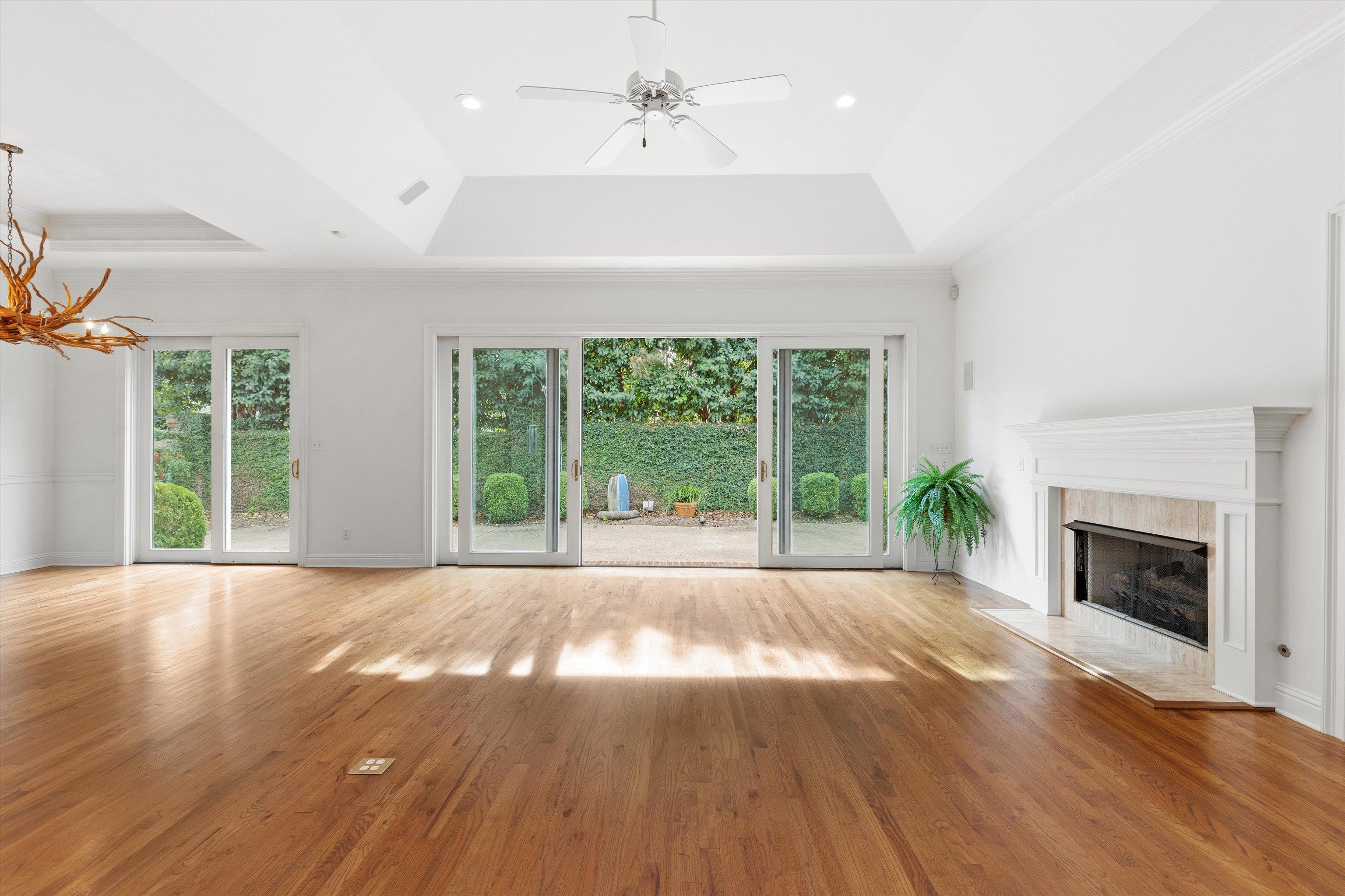 813 GREENBRIER Lane