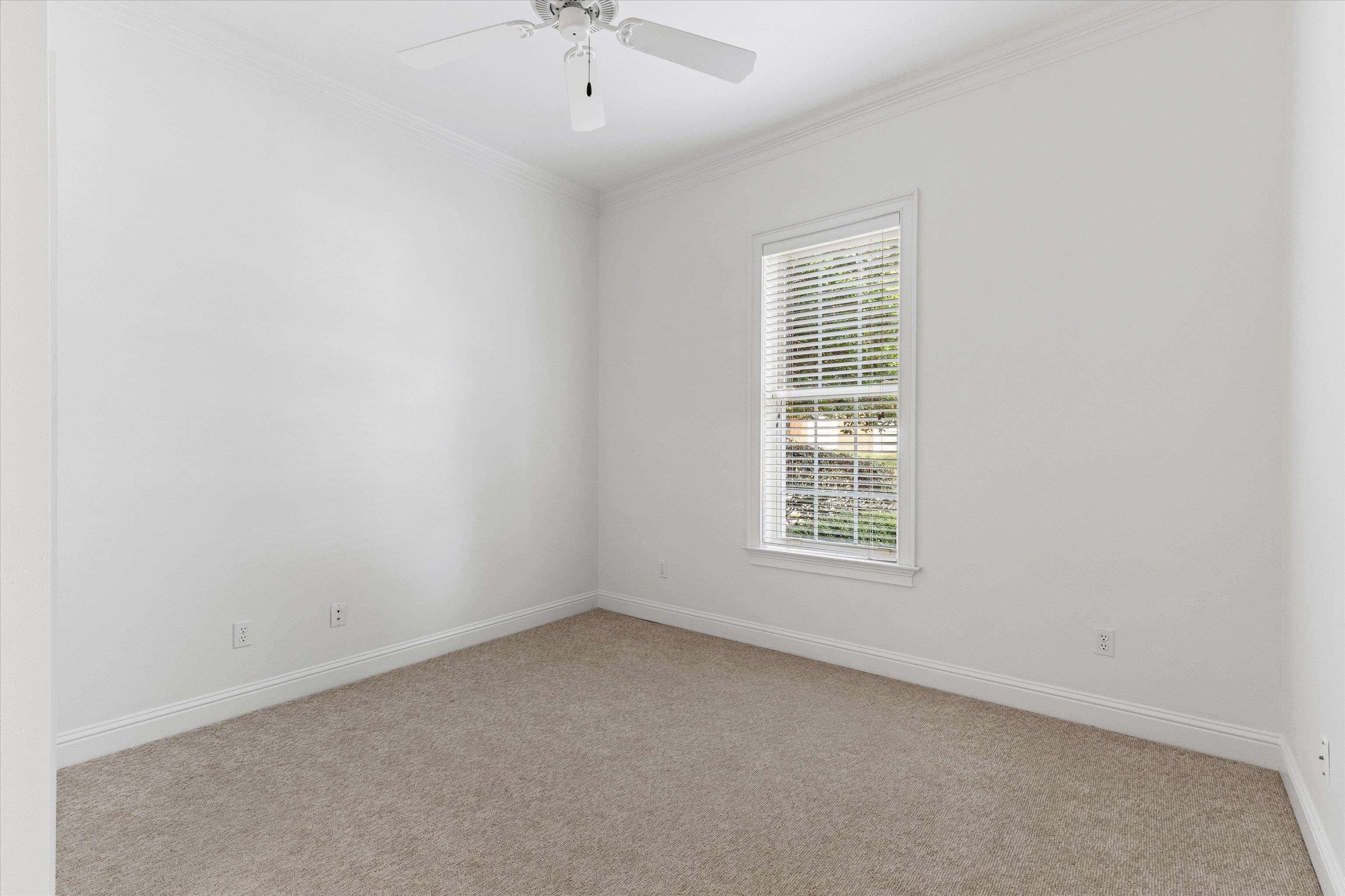 813 GREENBRIER Lane