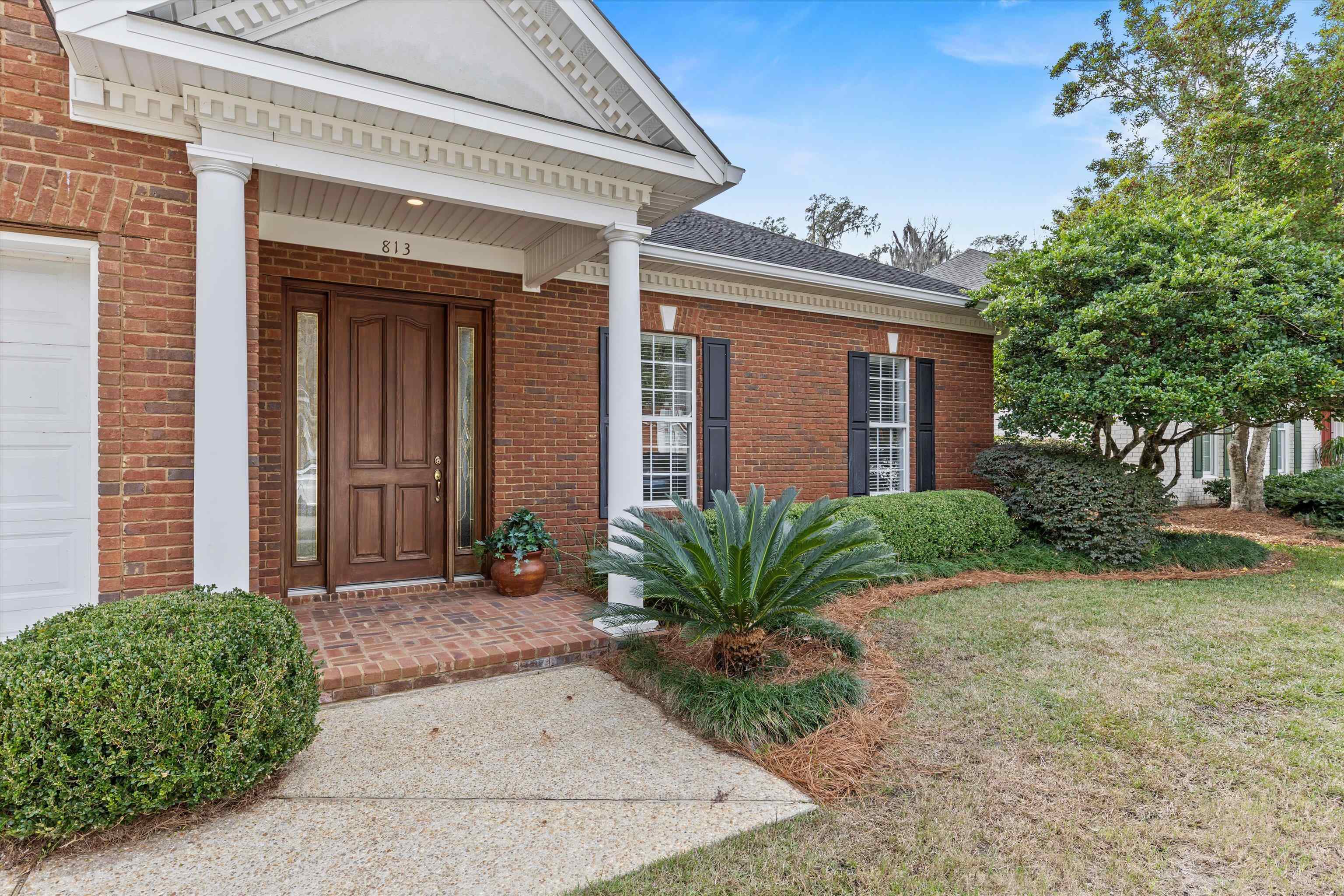 813 GREENBRIER Lane