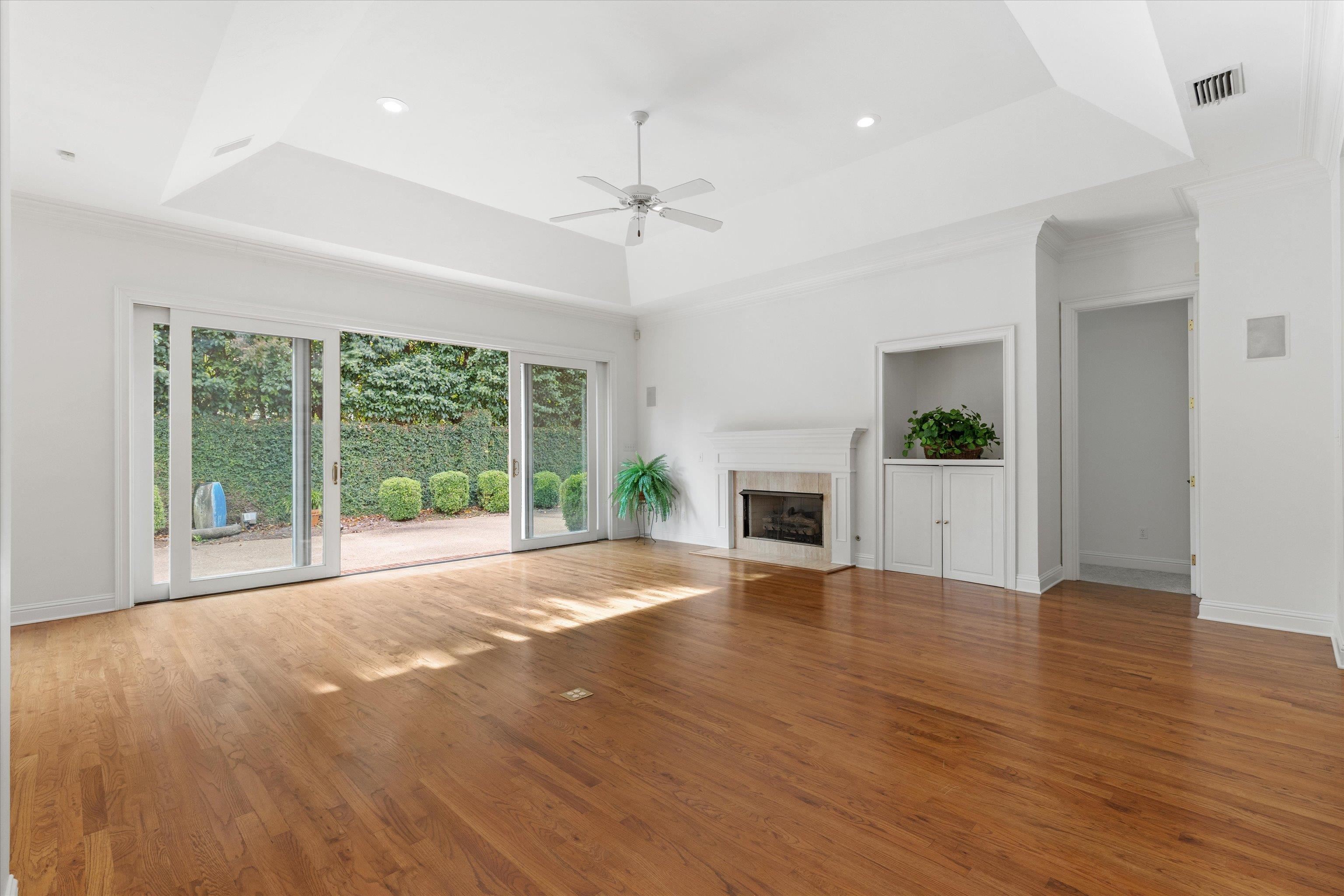 813 GREENBRIER Lane