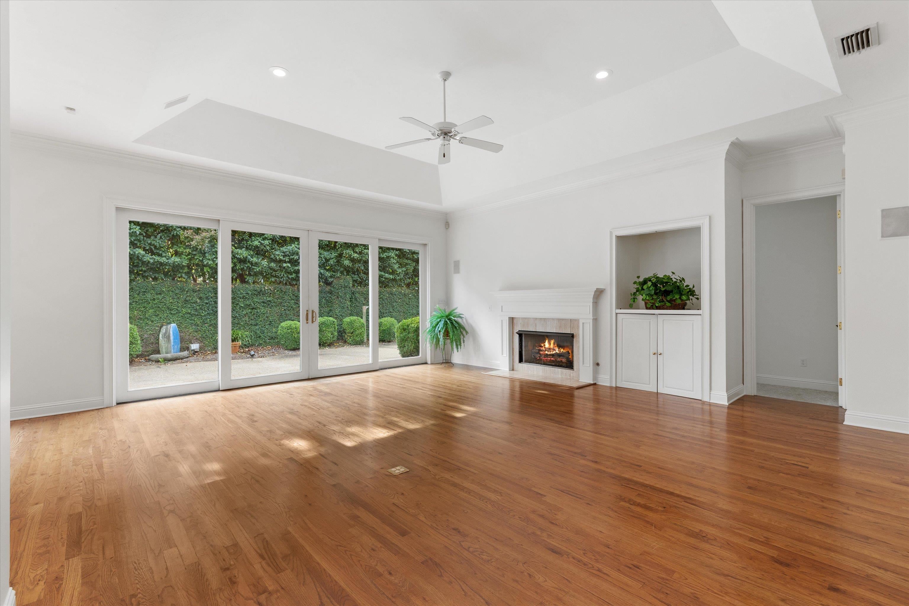 813 GREENBRIER Lane