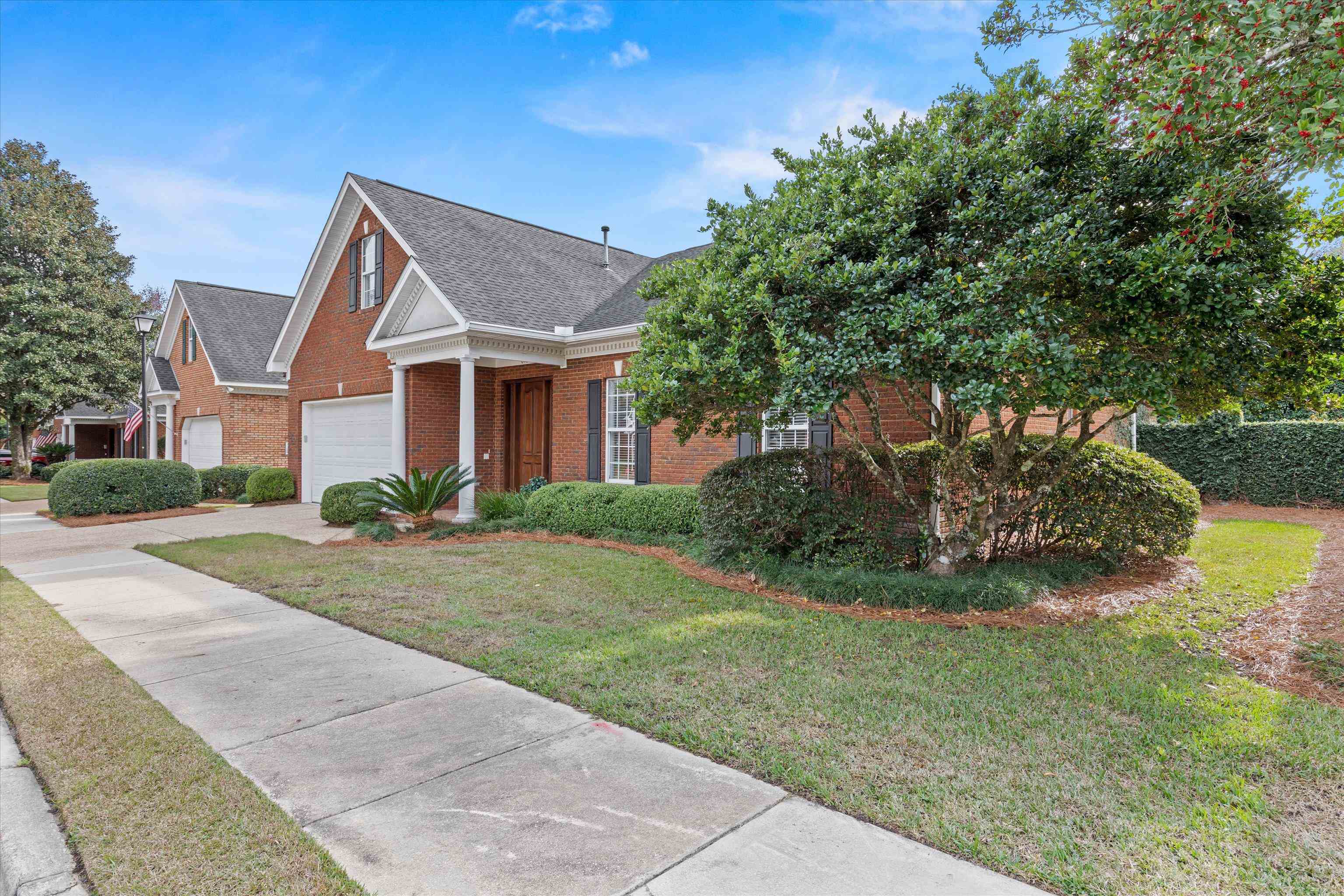 813 GREENBRIER Lane