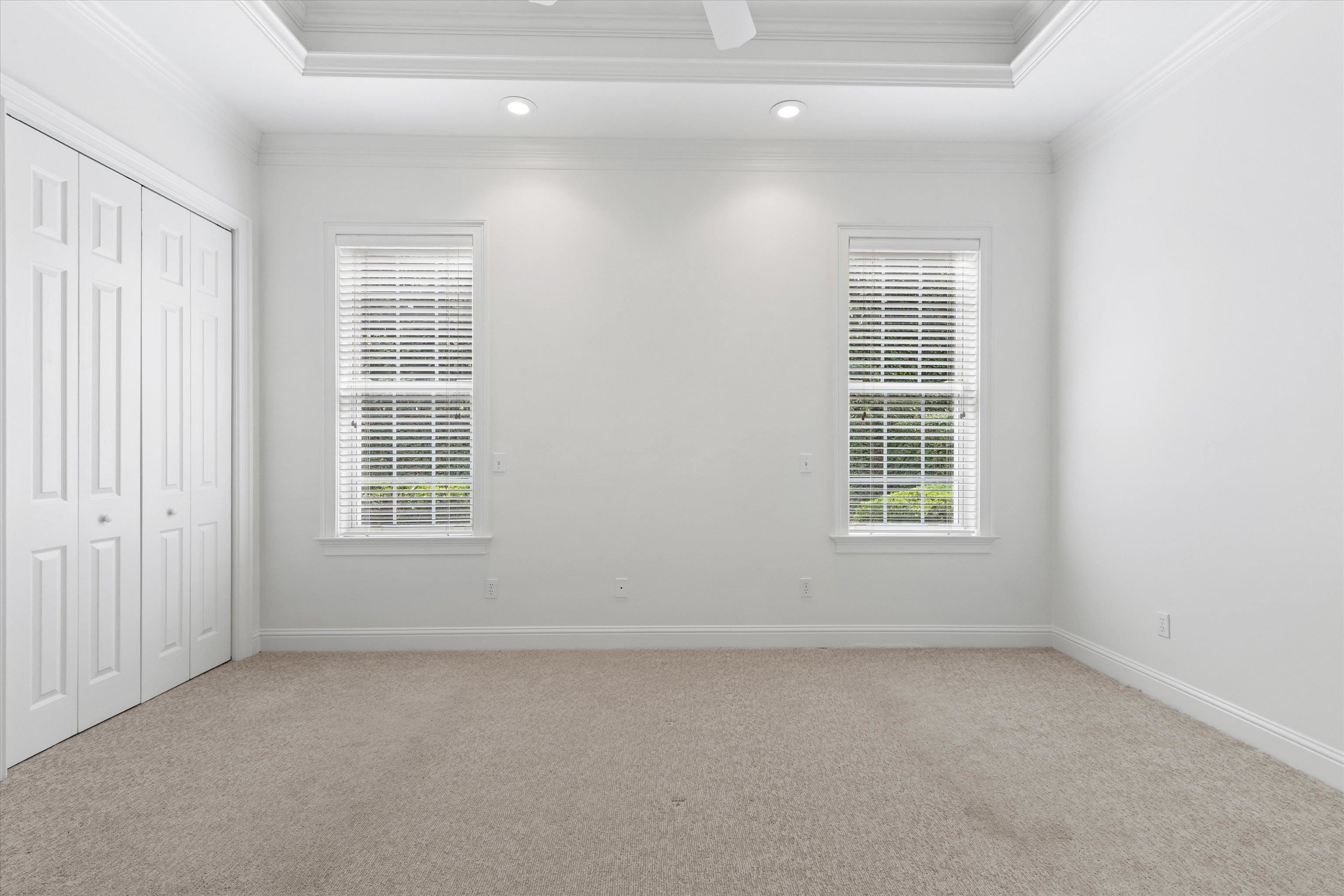 813 GREENBRIER Lane