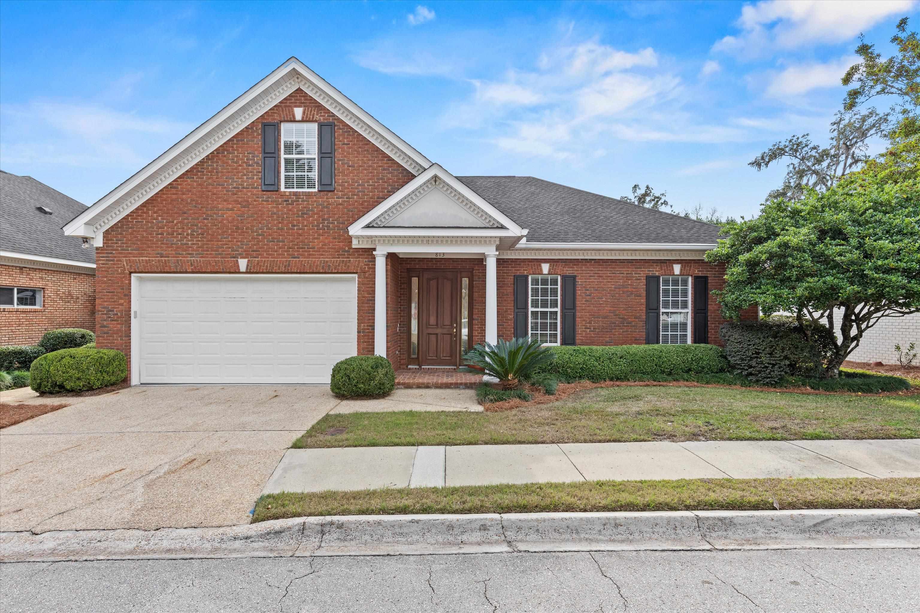 813 GREENBRIER Lane