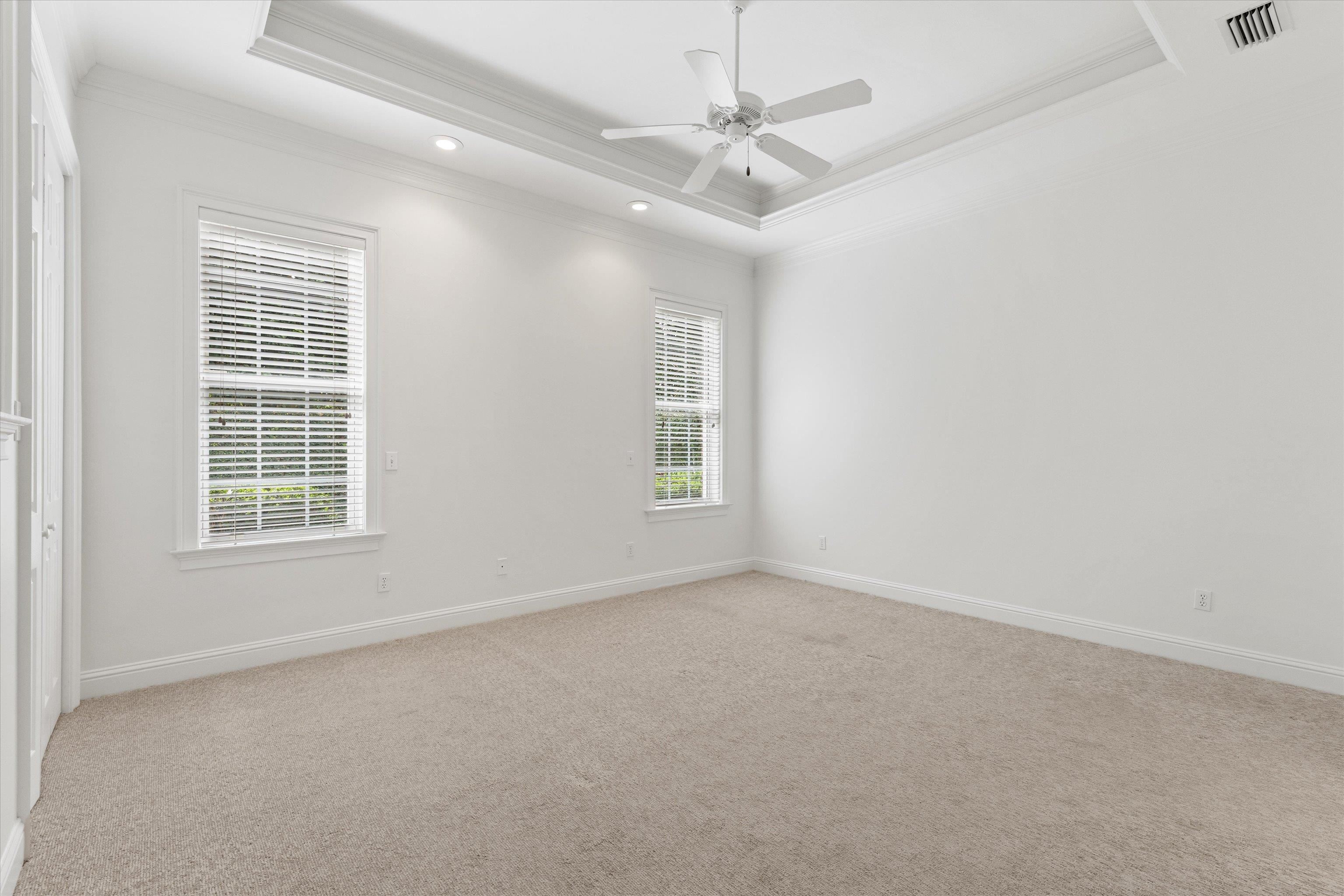 813 GREENBRIER Lane