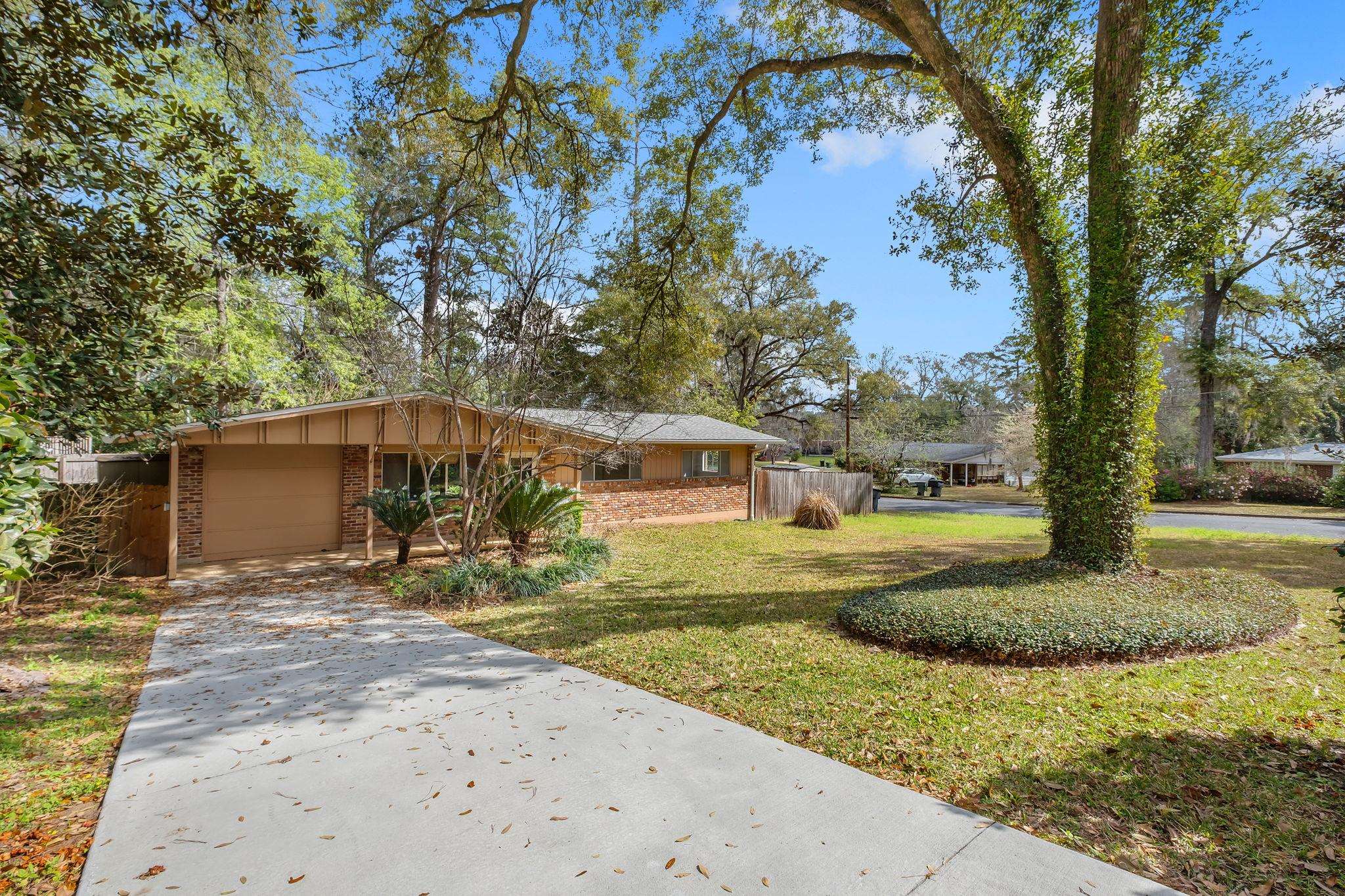 2613 SUMMERWOOD Avenue