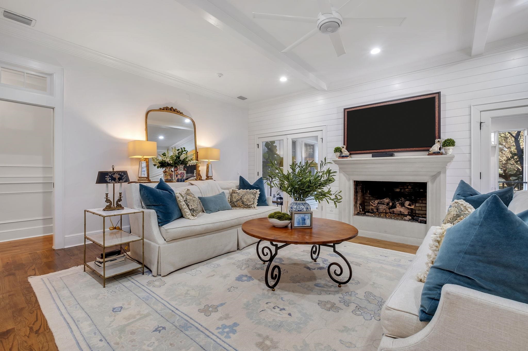 214 Rosehill Lane