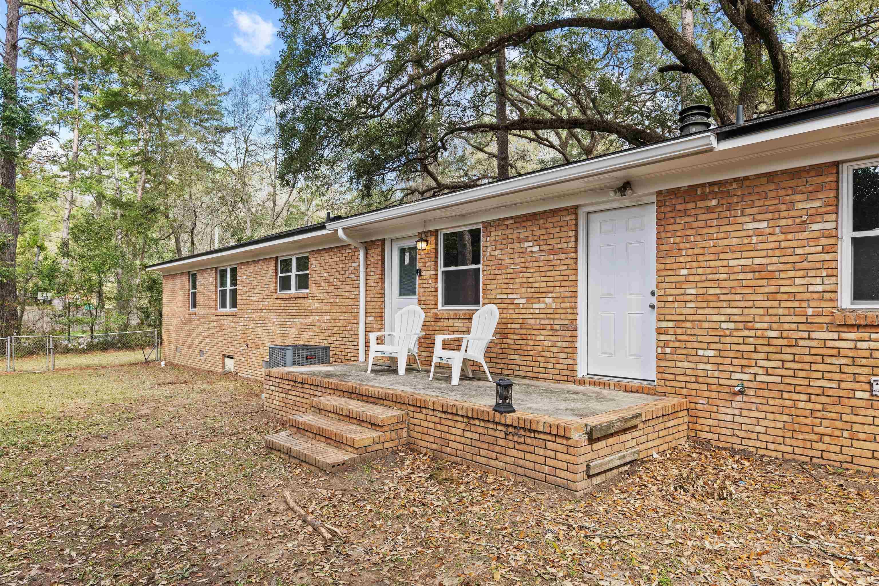 1609 Sunset Lane