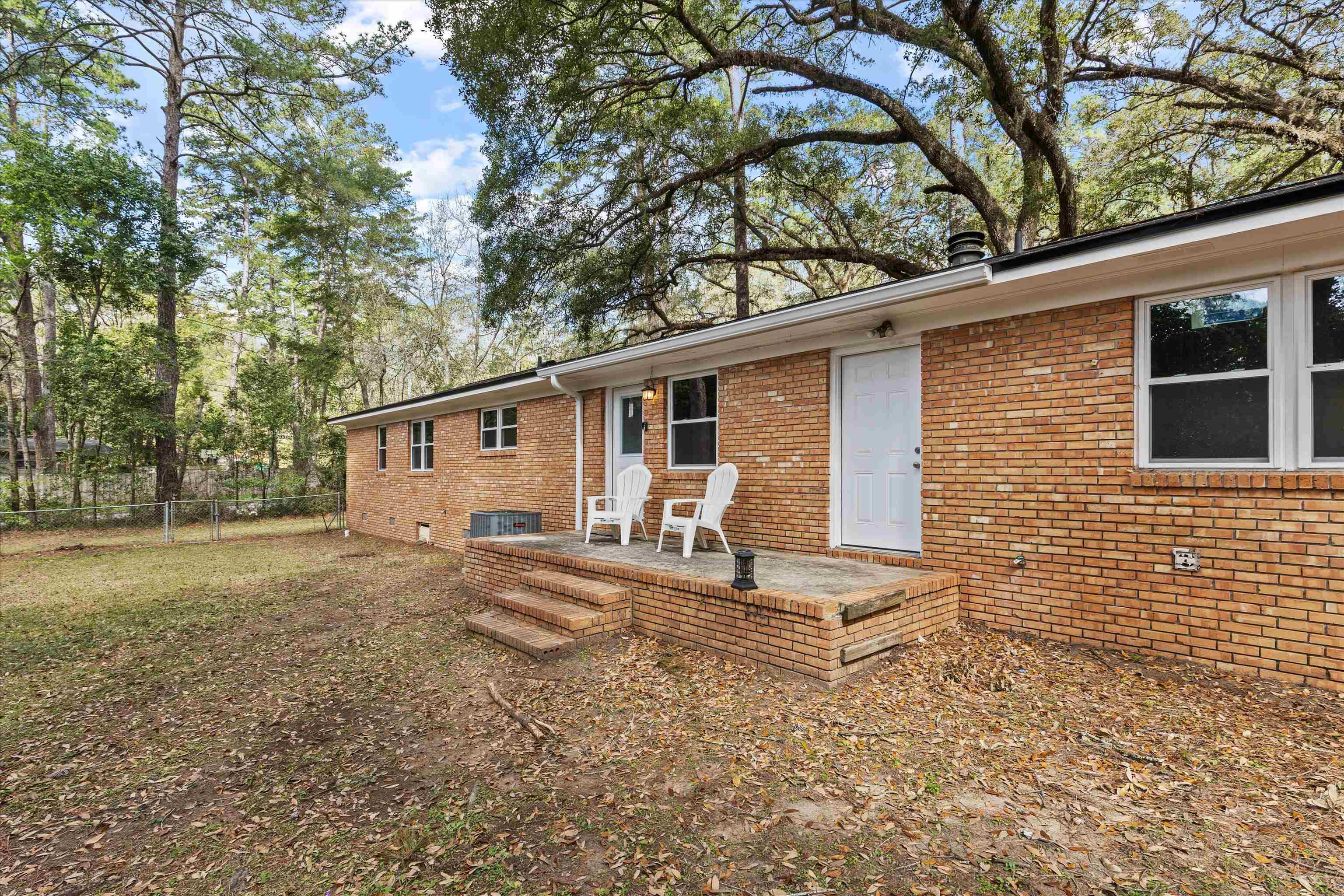 1609 Sunset Lane