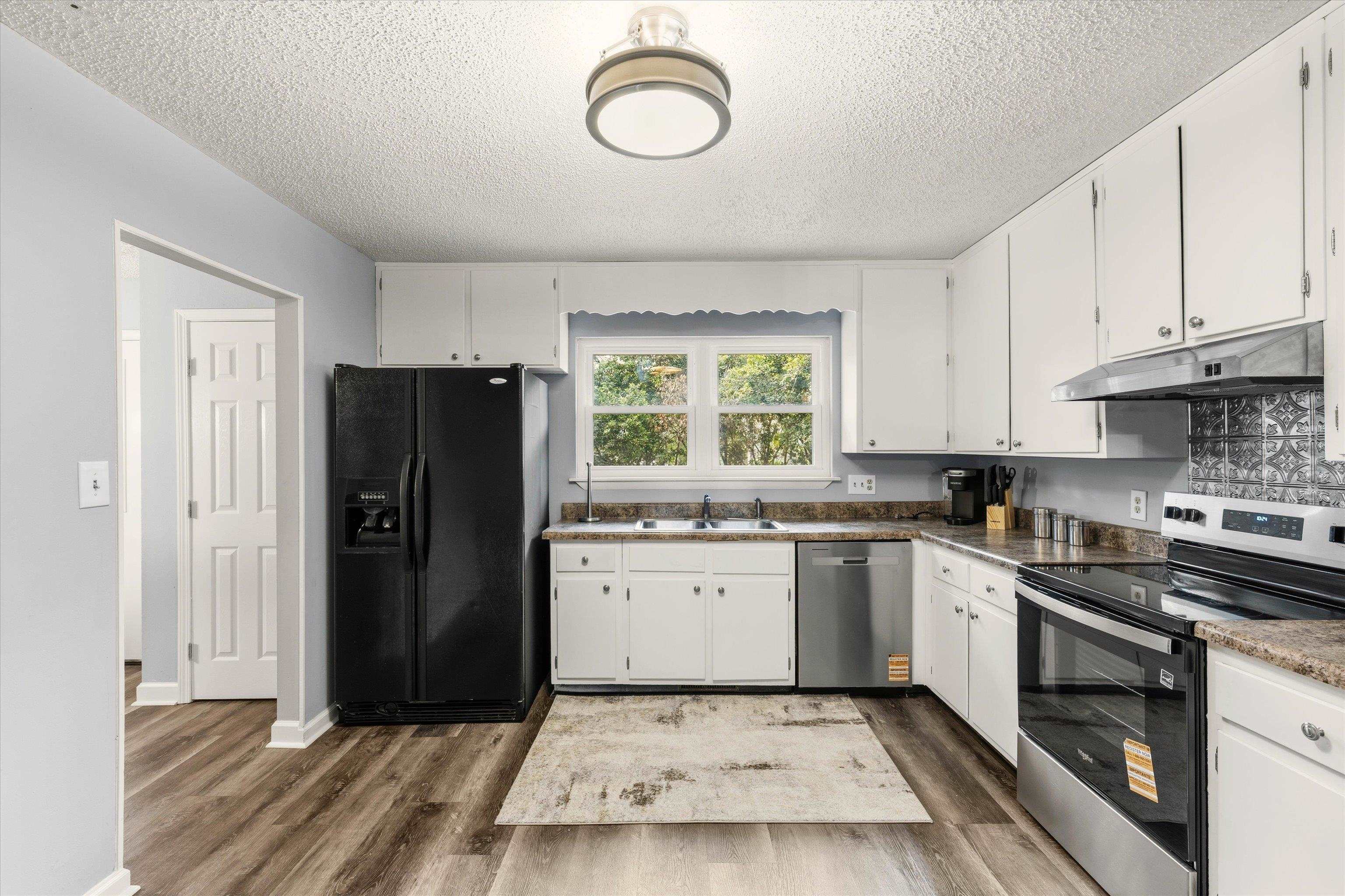1609 Sunset Lane