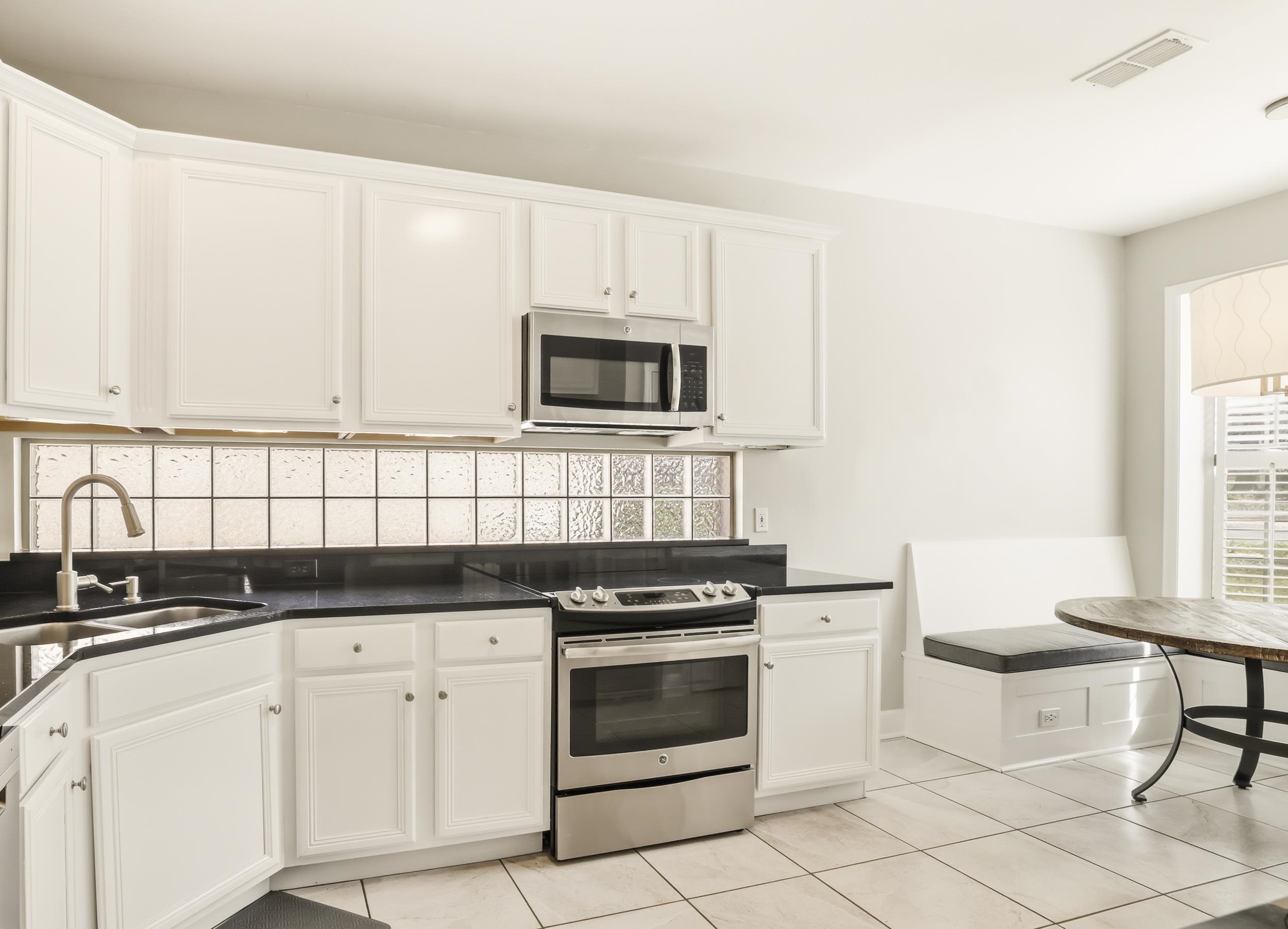 3348 Piping Rock