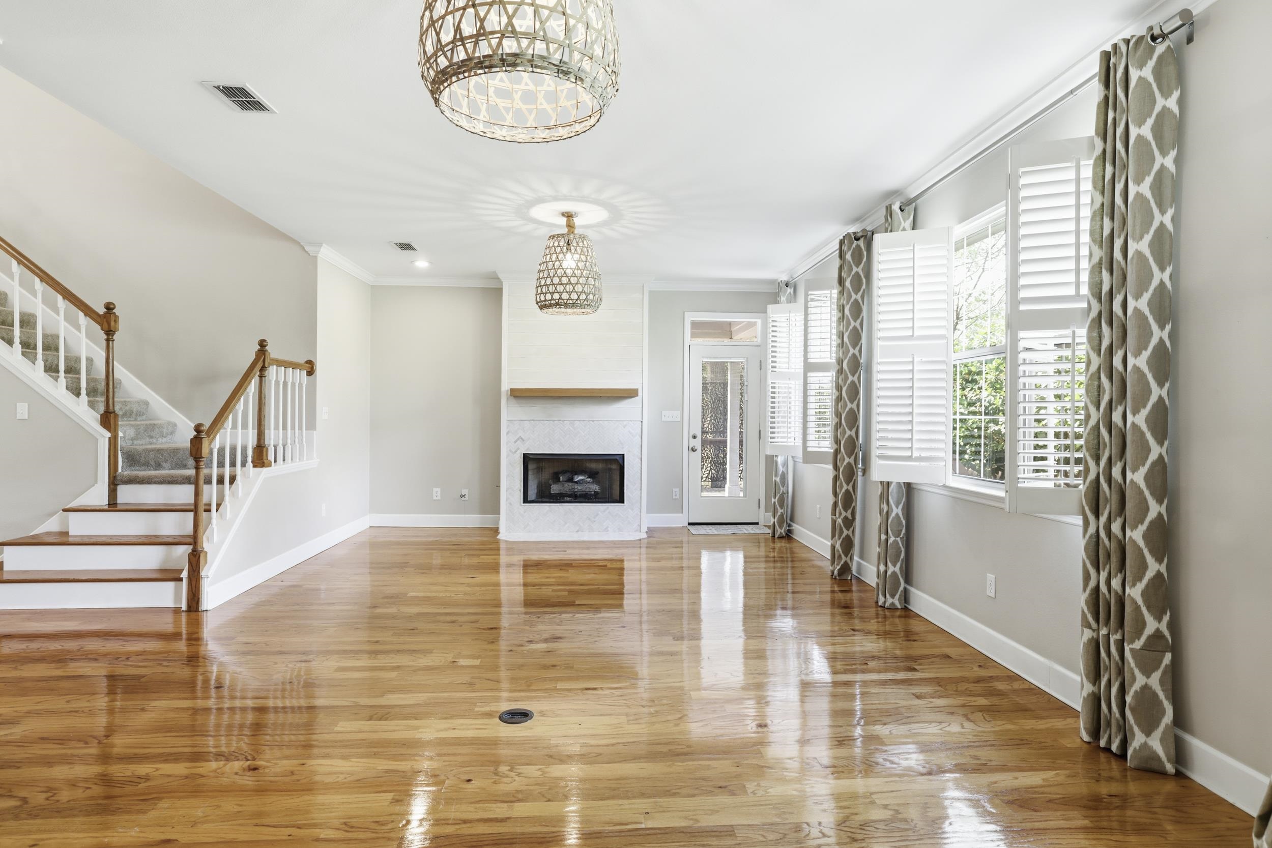 3348 Piping Rock