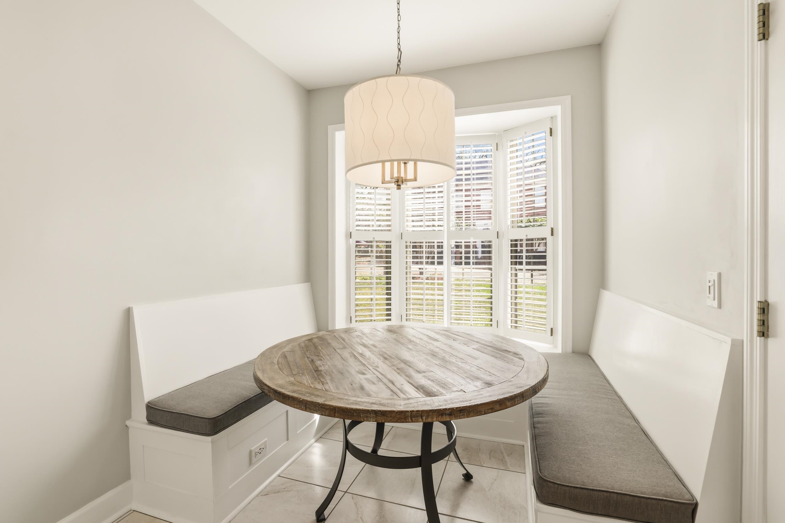3348 Piping Rock