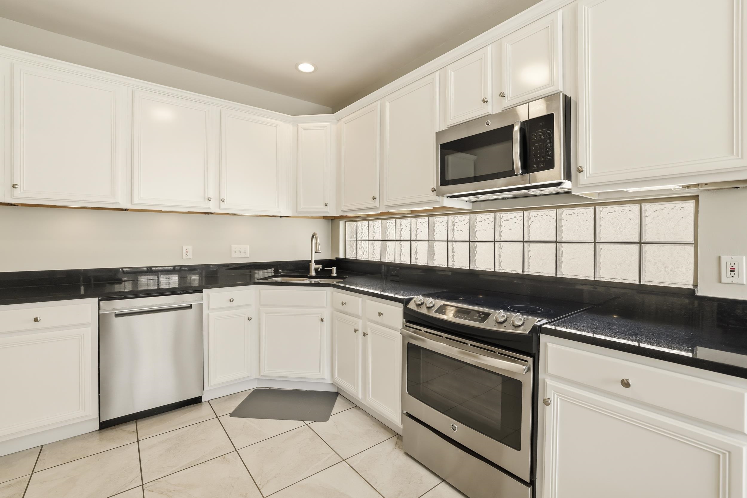 3348 Piping Rock
