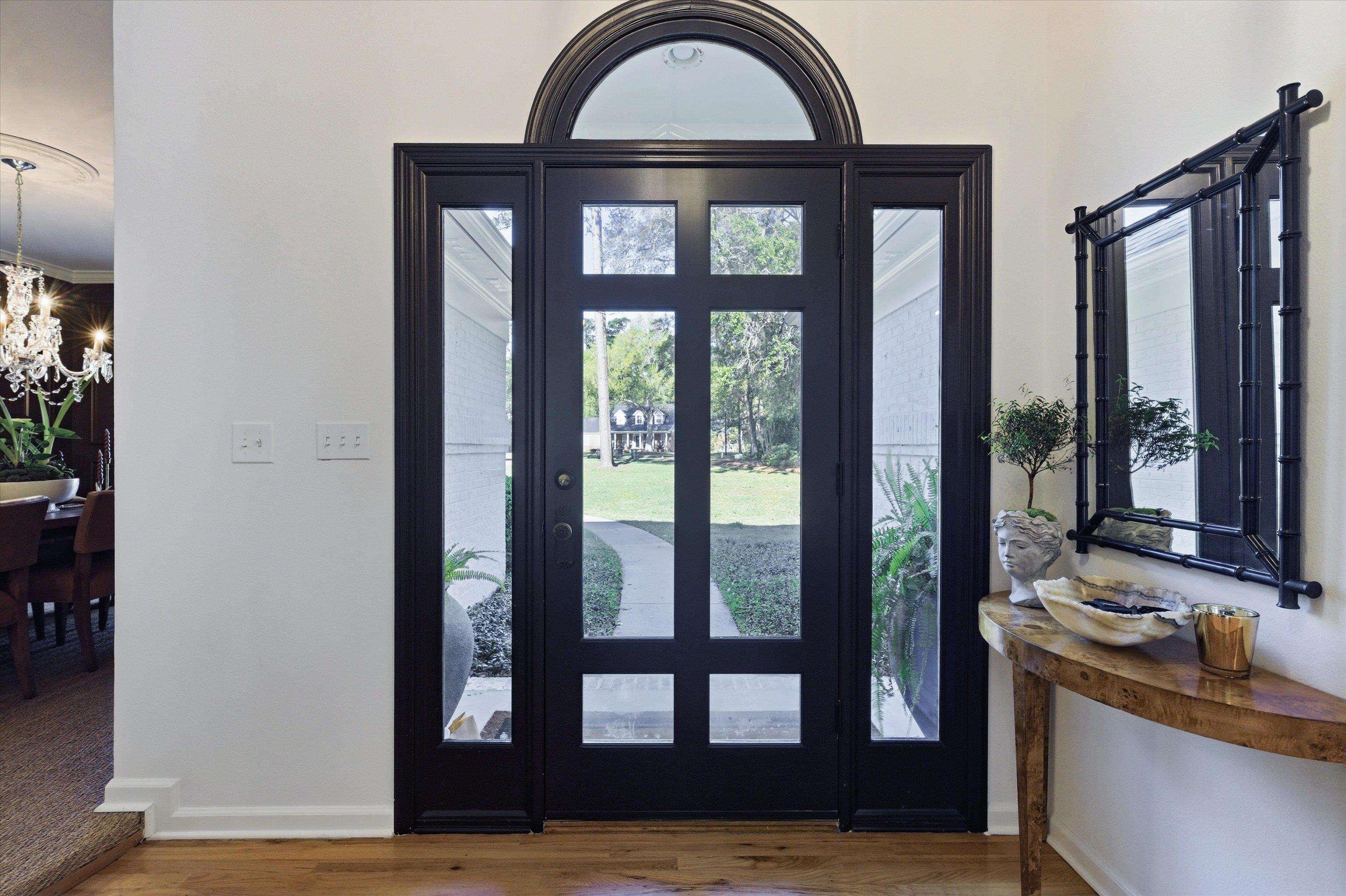 712 Forest Lair