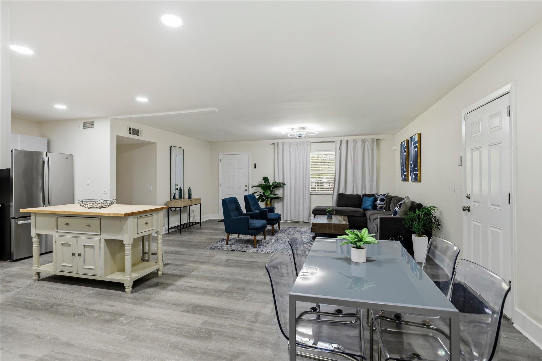 2153 LONGVIEW Drive