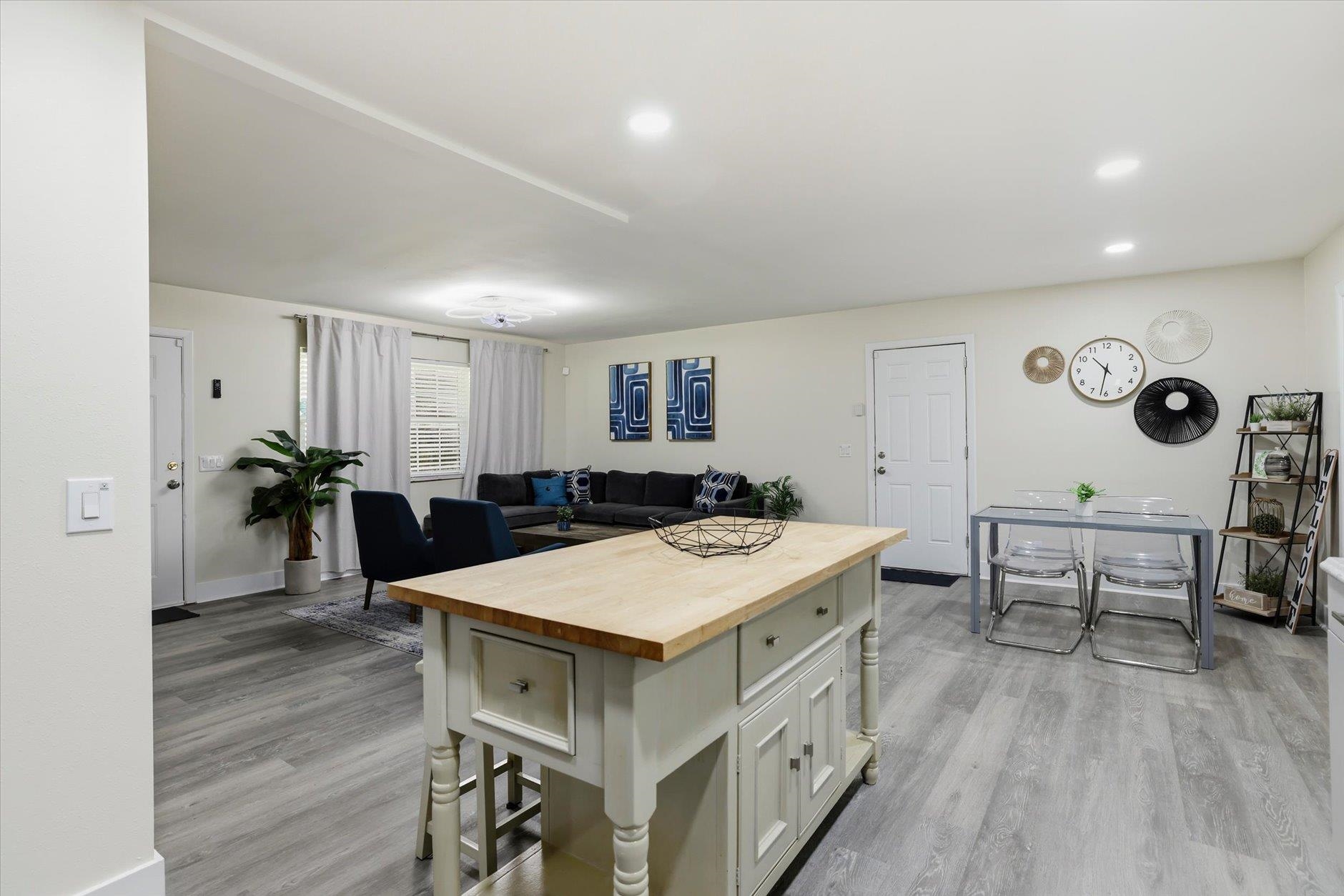 2153 LONGVIEW Drive