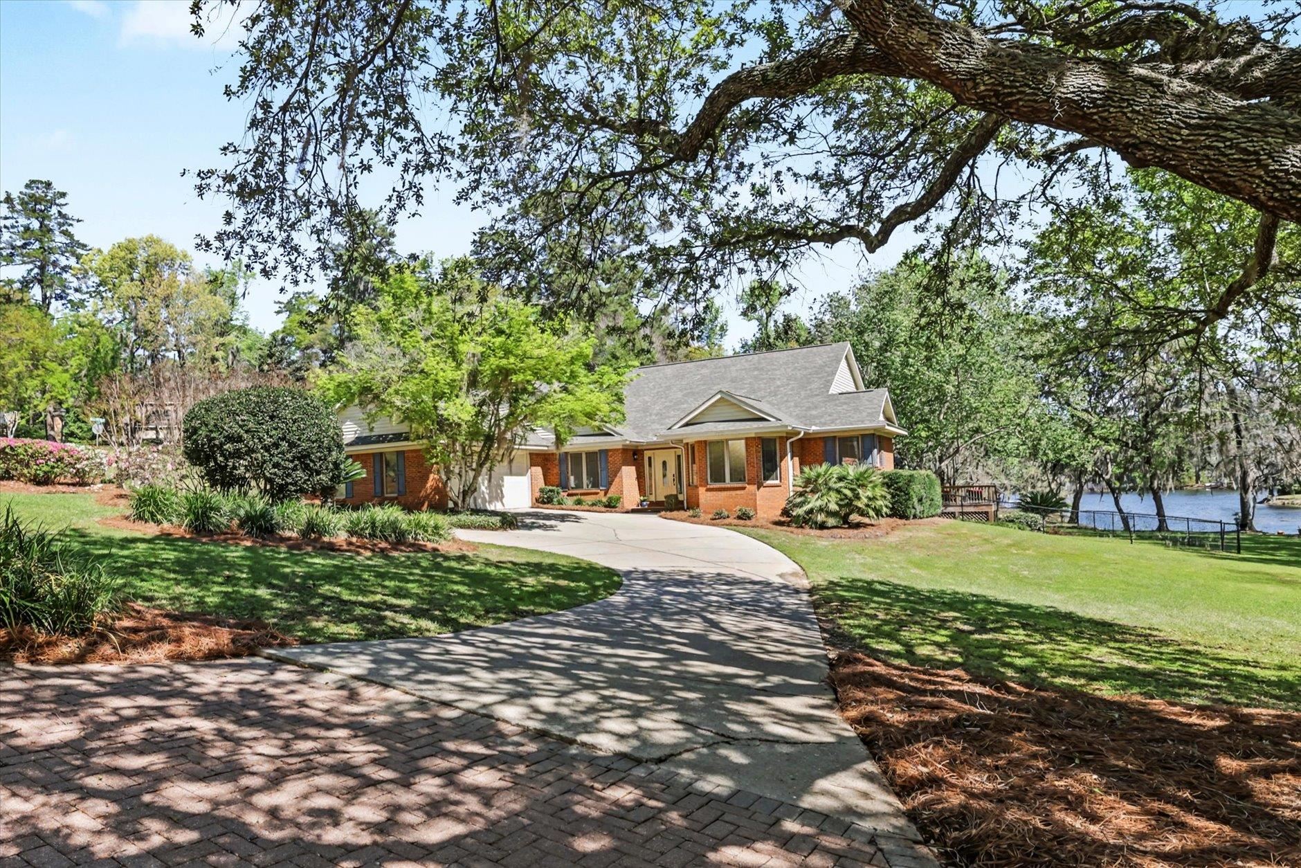 5335 PEMBRIDGE Place