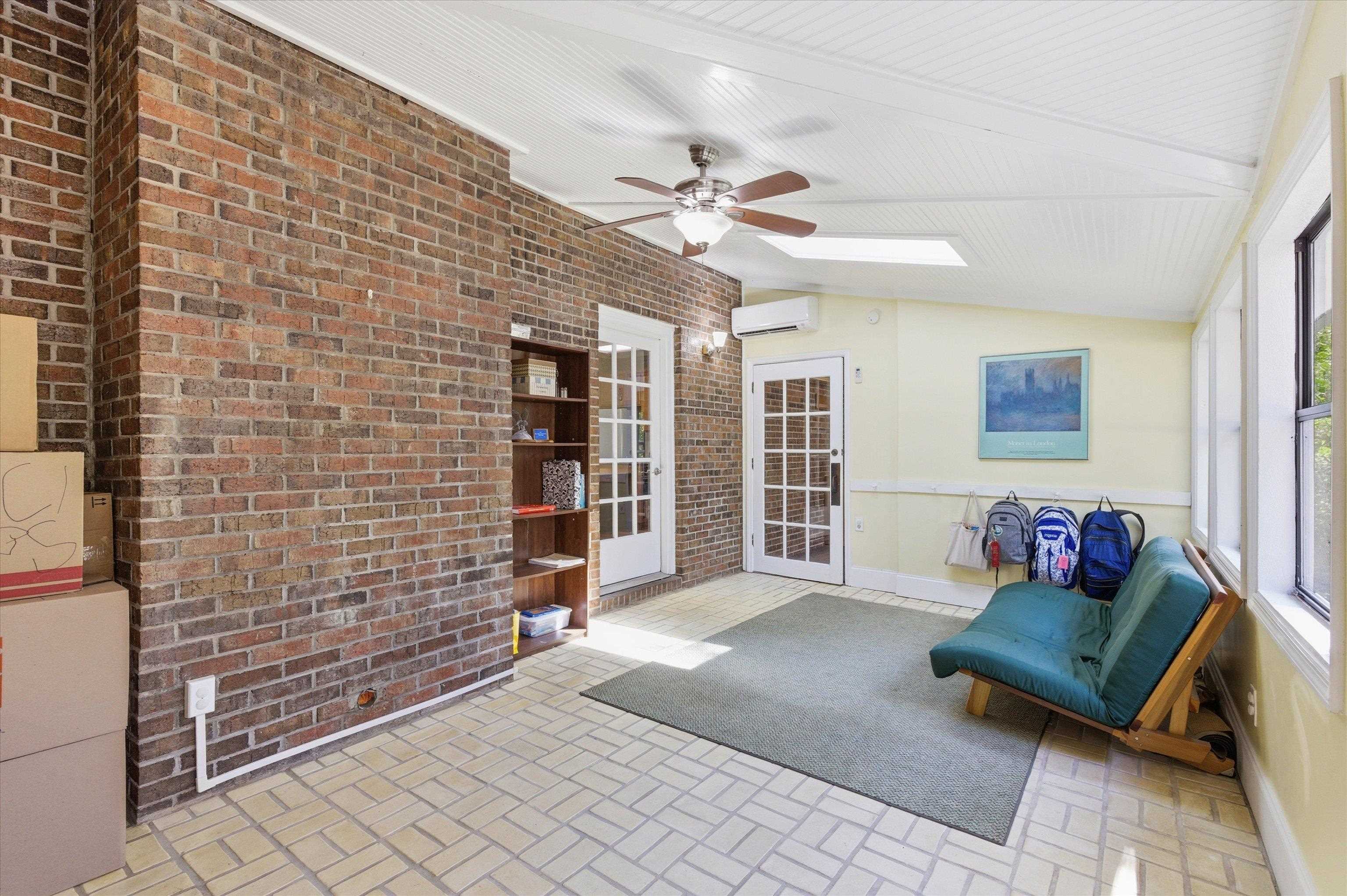 3045 Banks Road