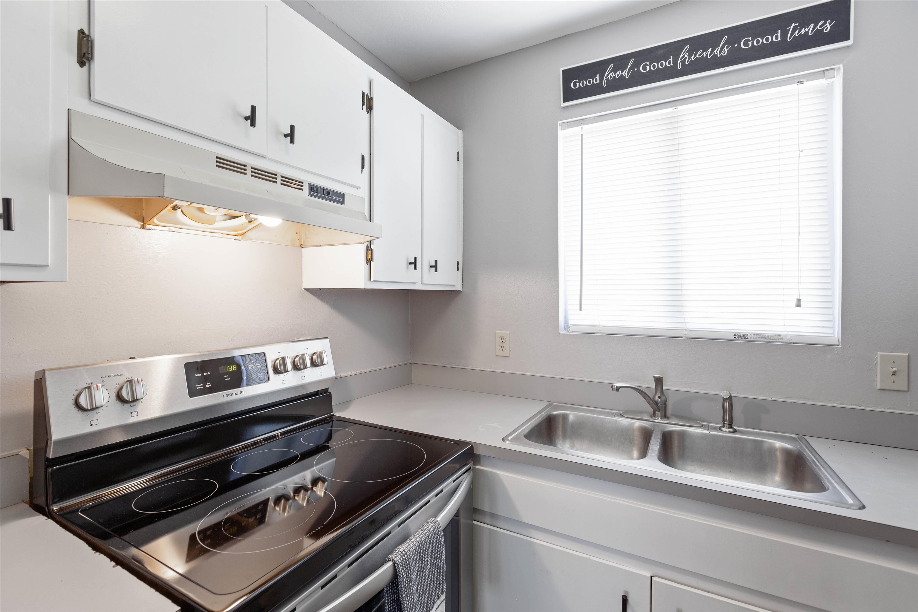 815 W PENSACOLA Street