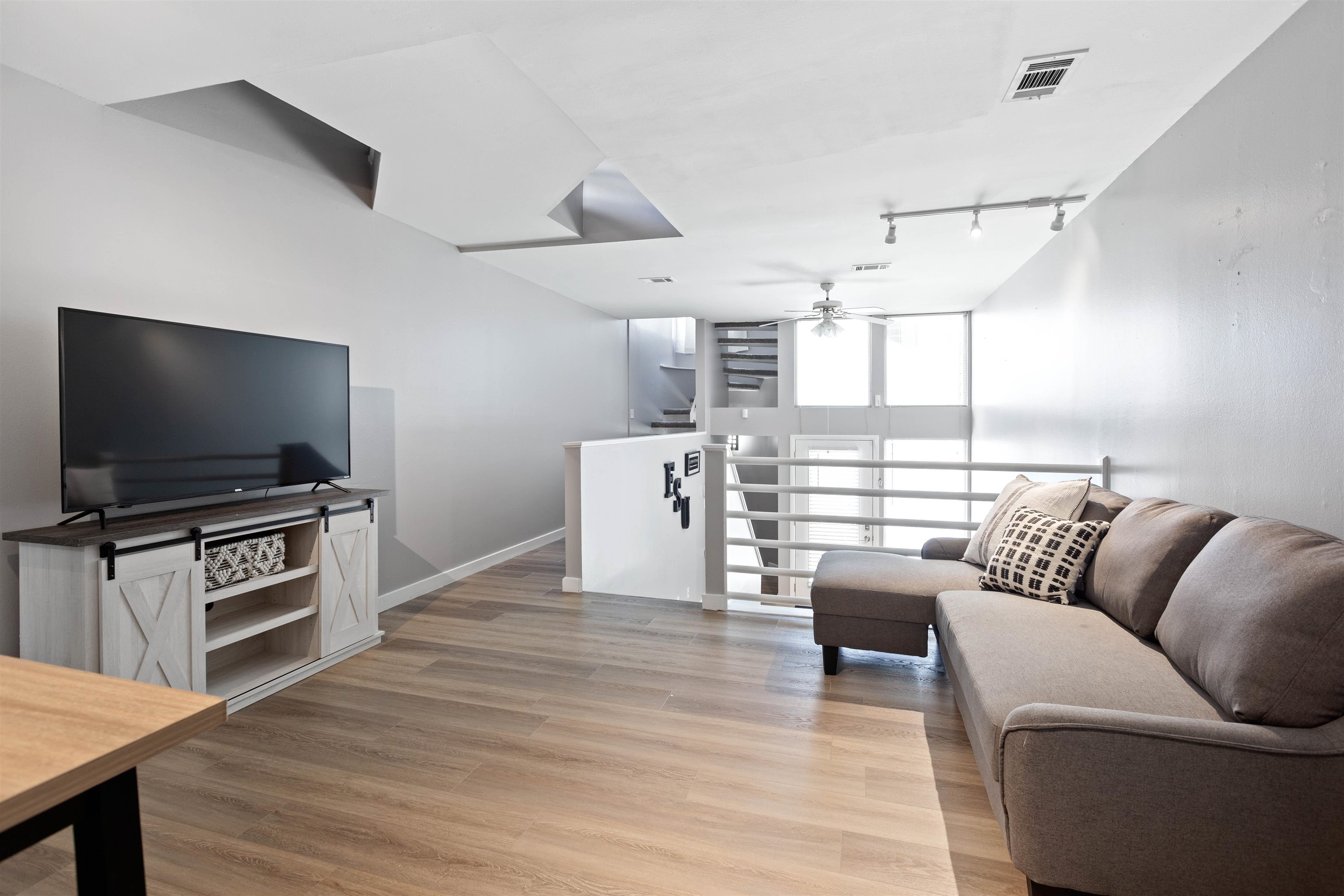 815 W PENSACOLA Street