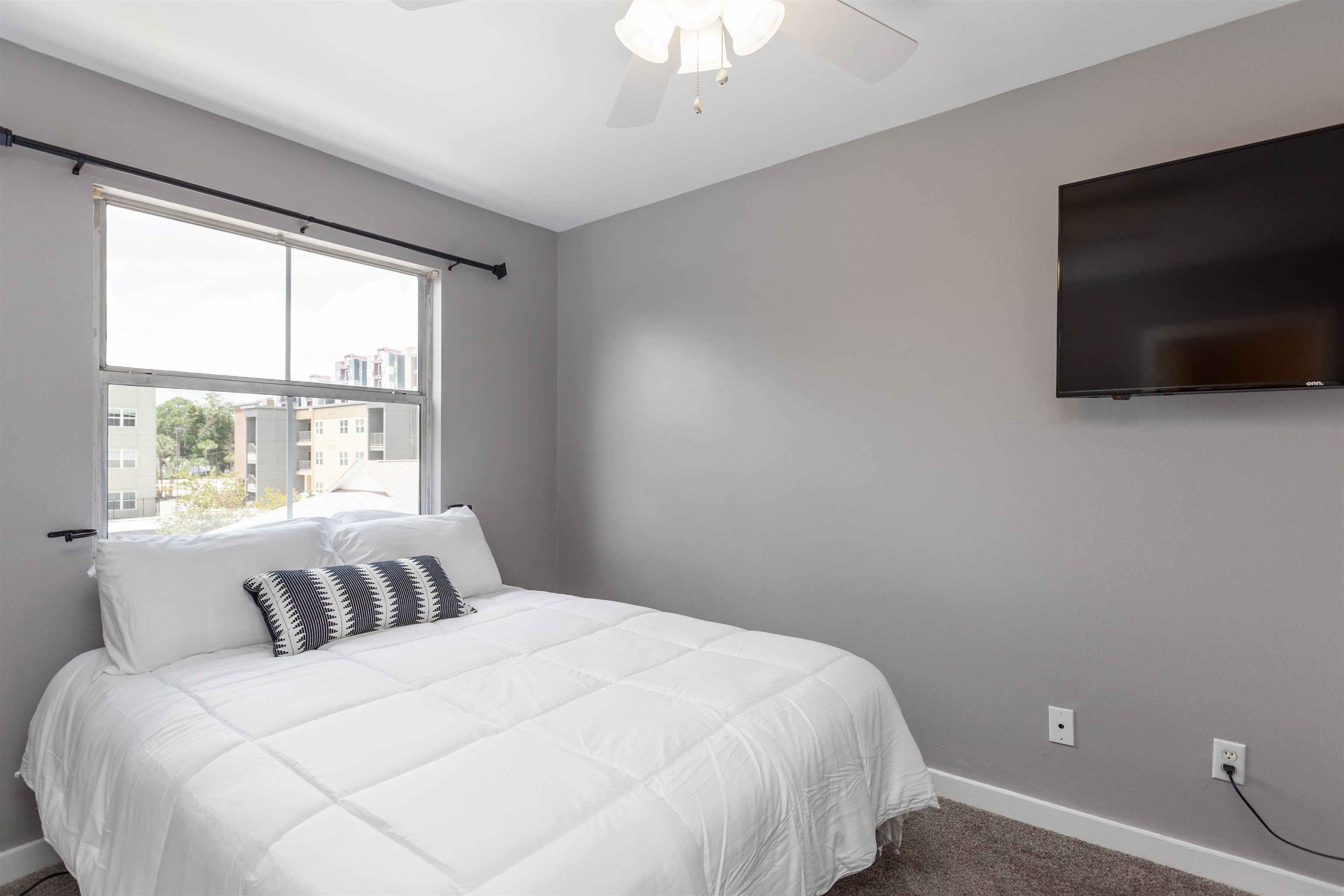 815 W PENSACOLA Street