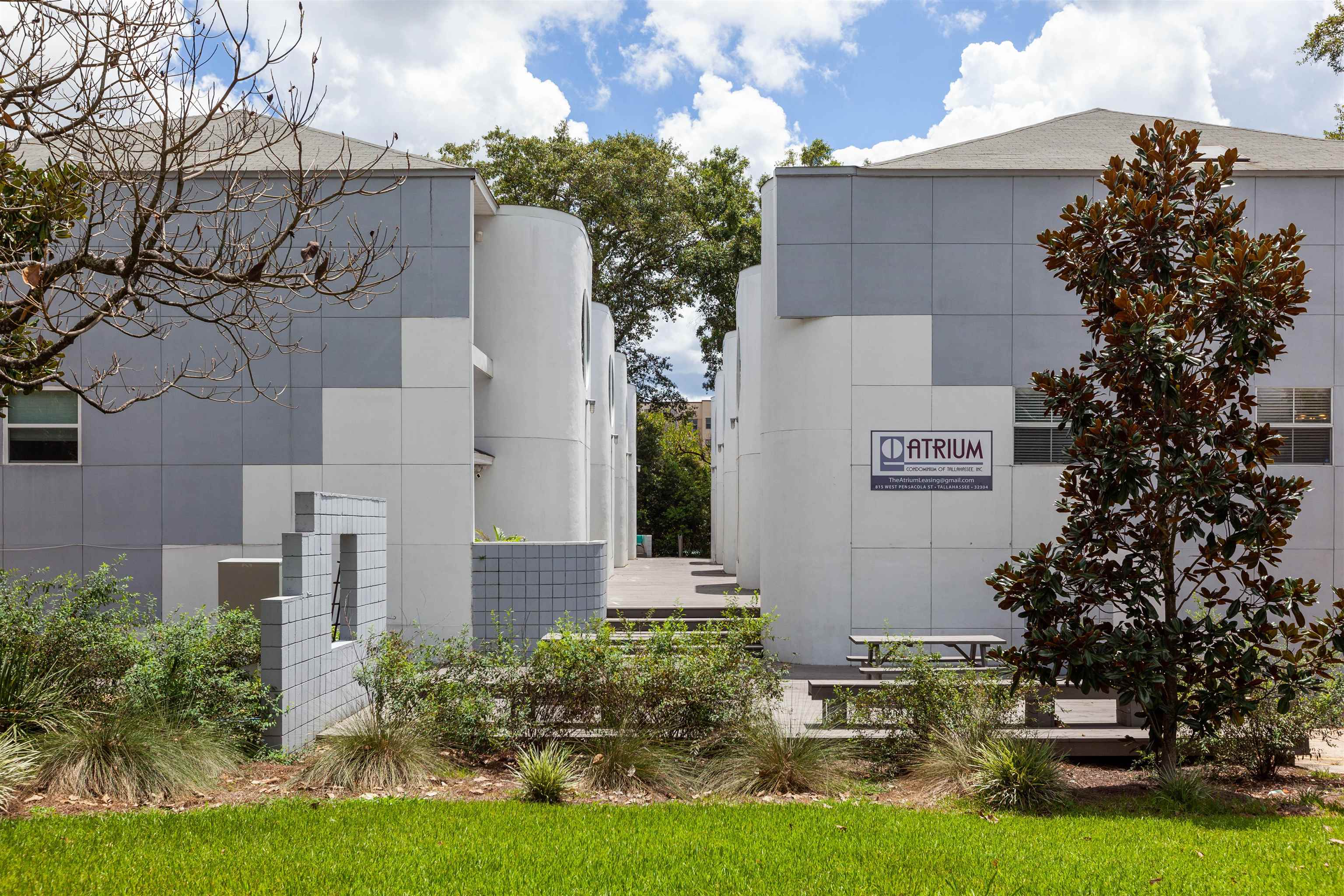 815 W PENSACOLA Street