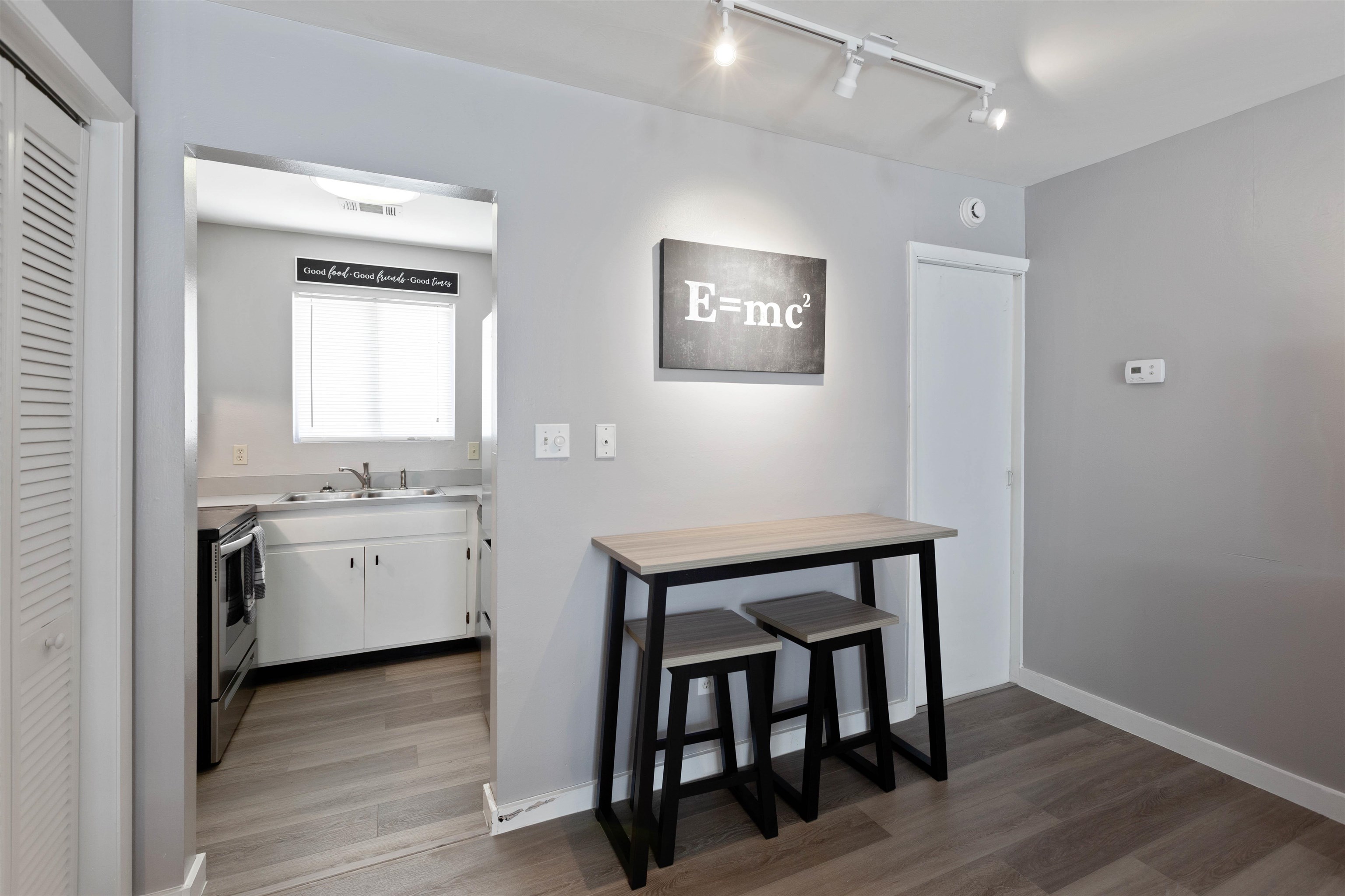 815 W PENSACOLA Street