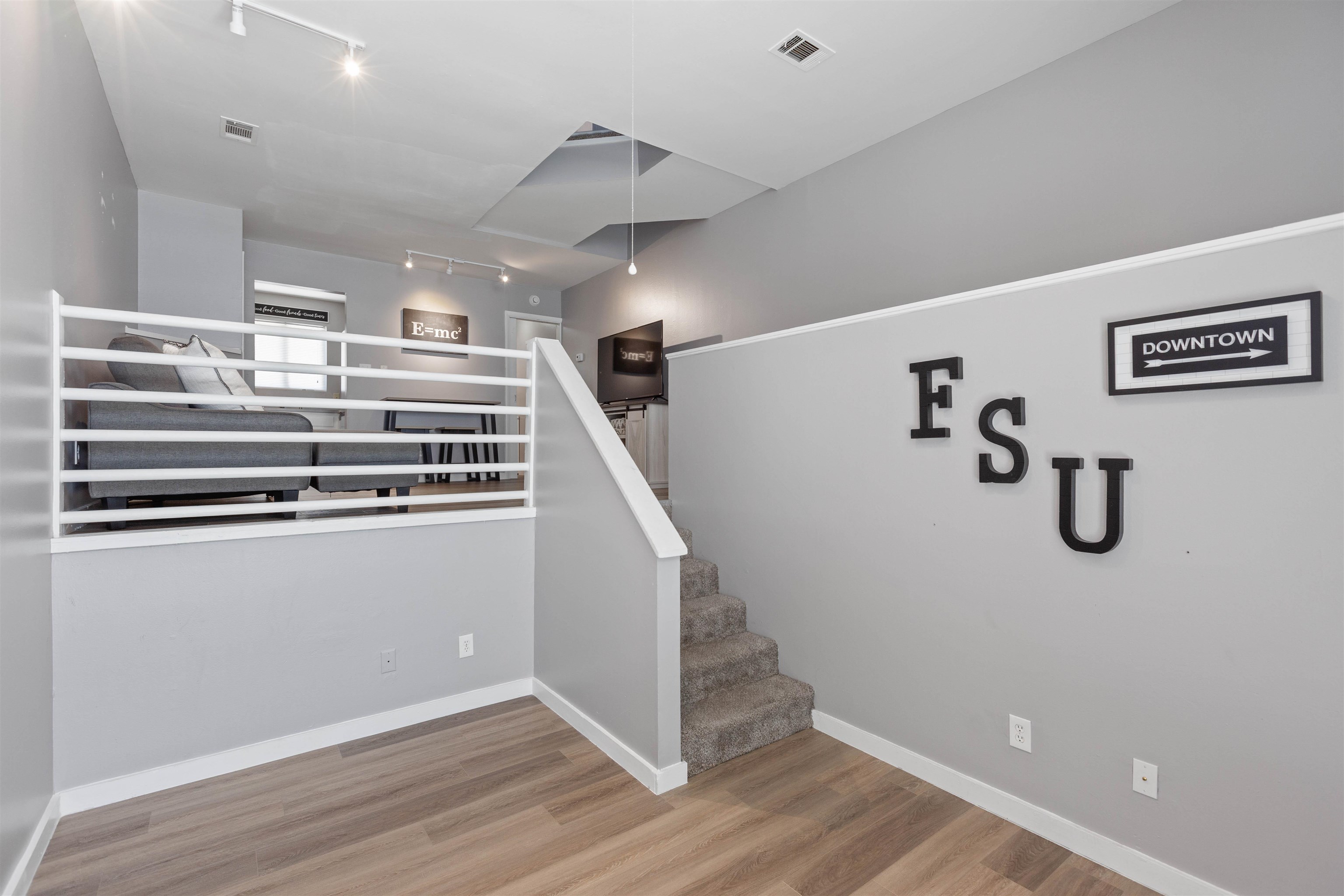 815 W PENSACOLA Street