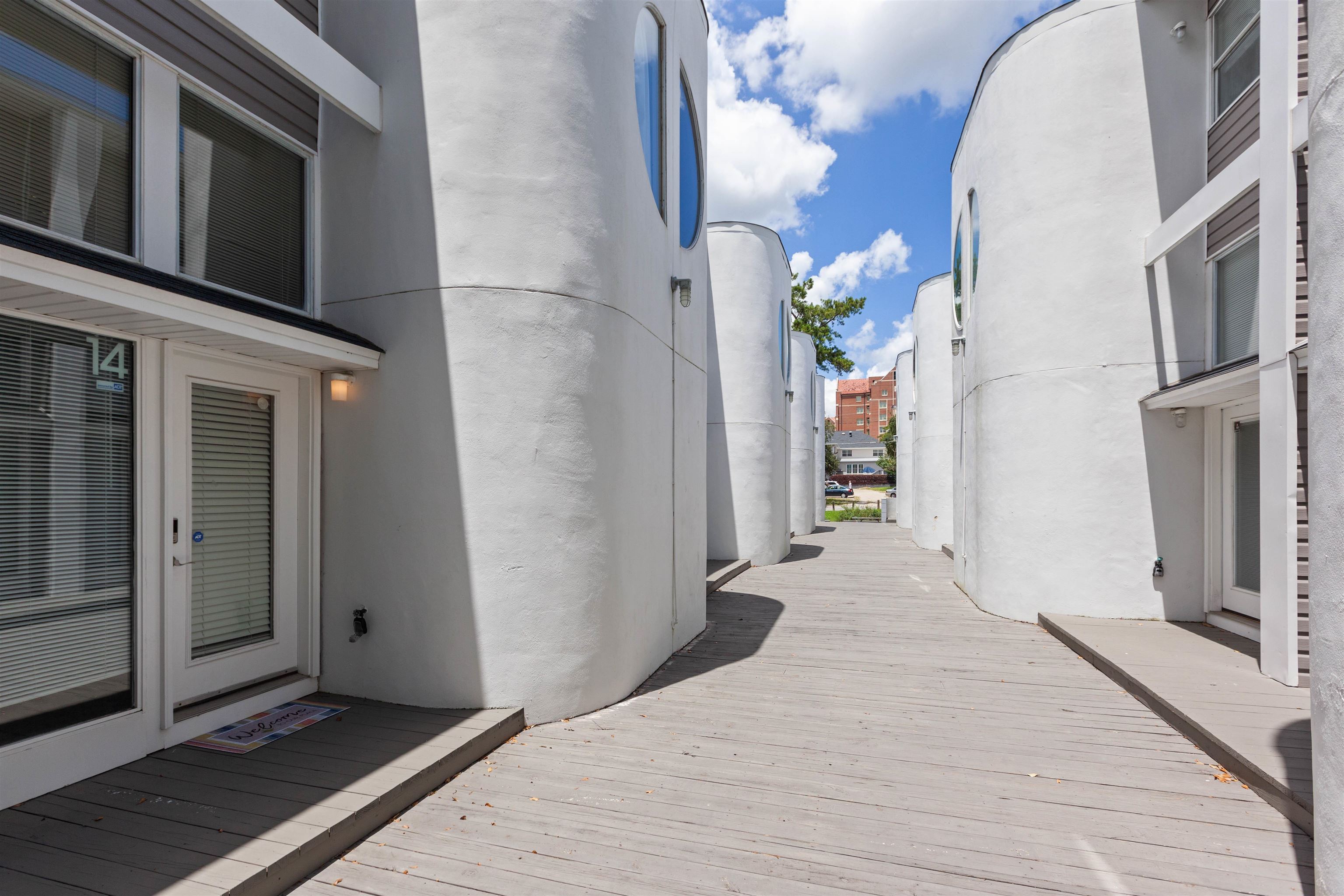 815 W PENSACOLA Street