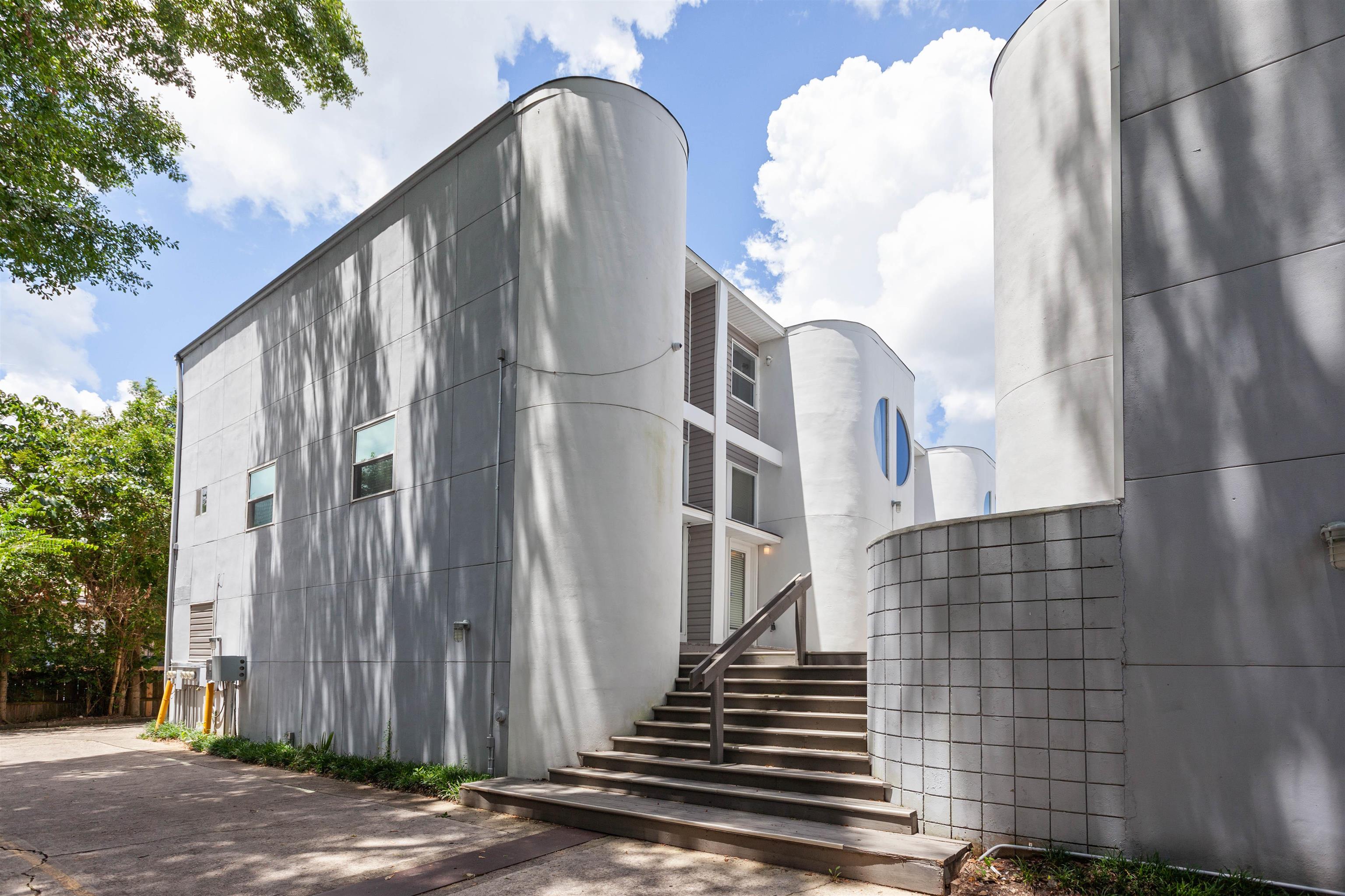 815 W PENSACOLA Street