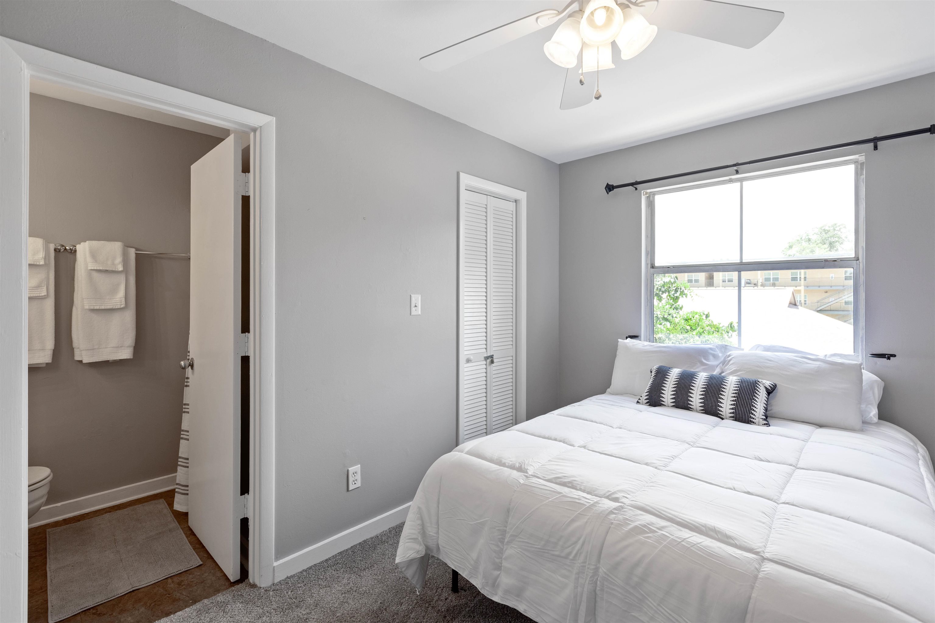 815 W PENSACOLA Street