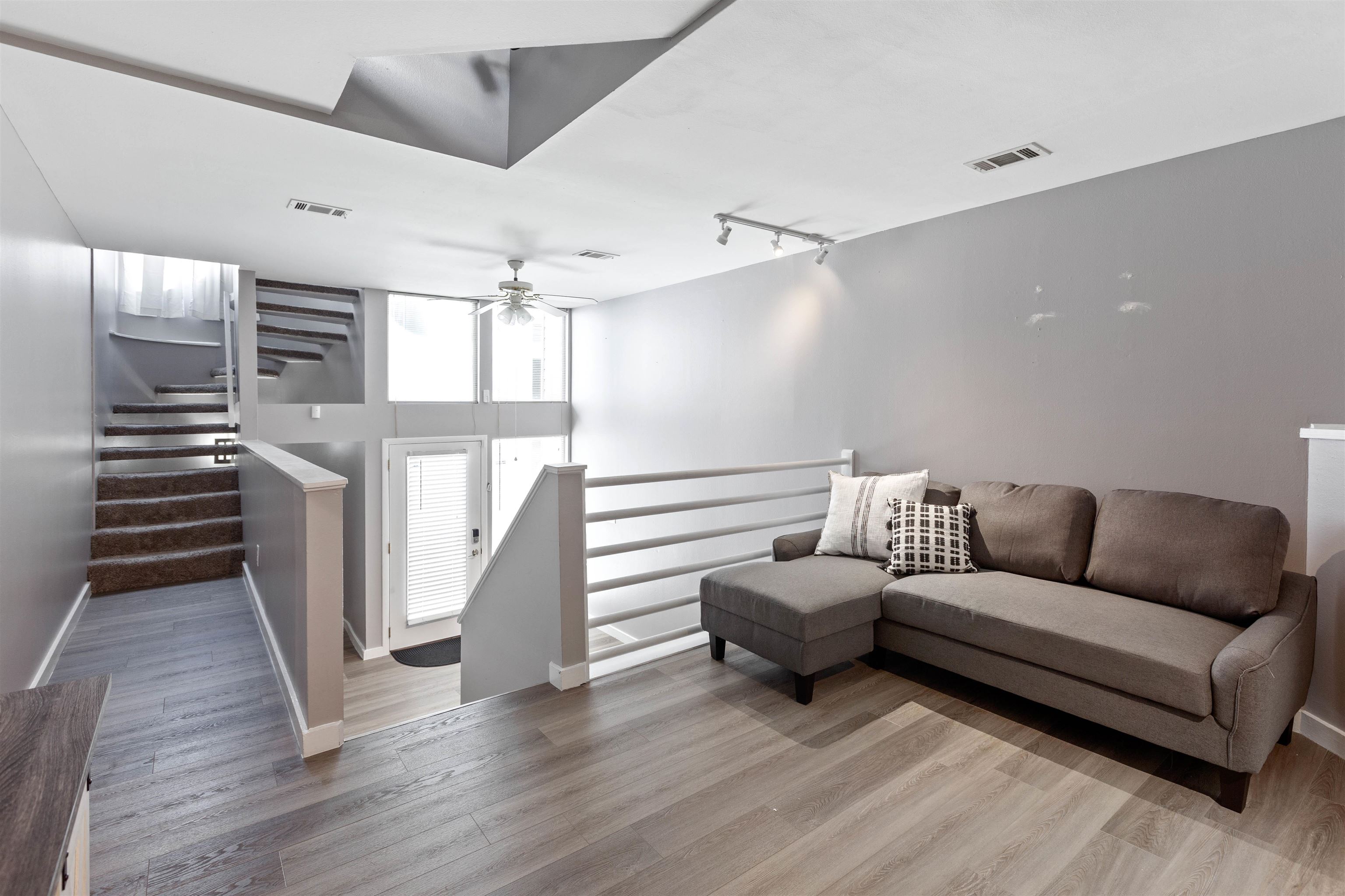 815 W PENSACOLA Street