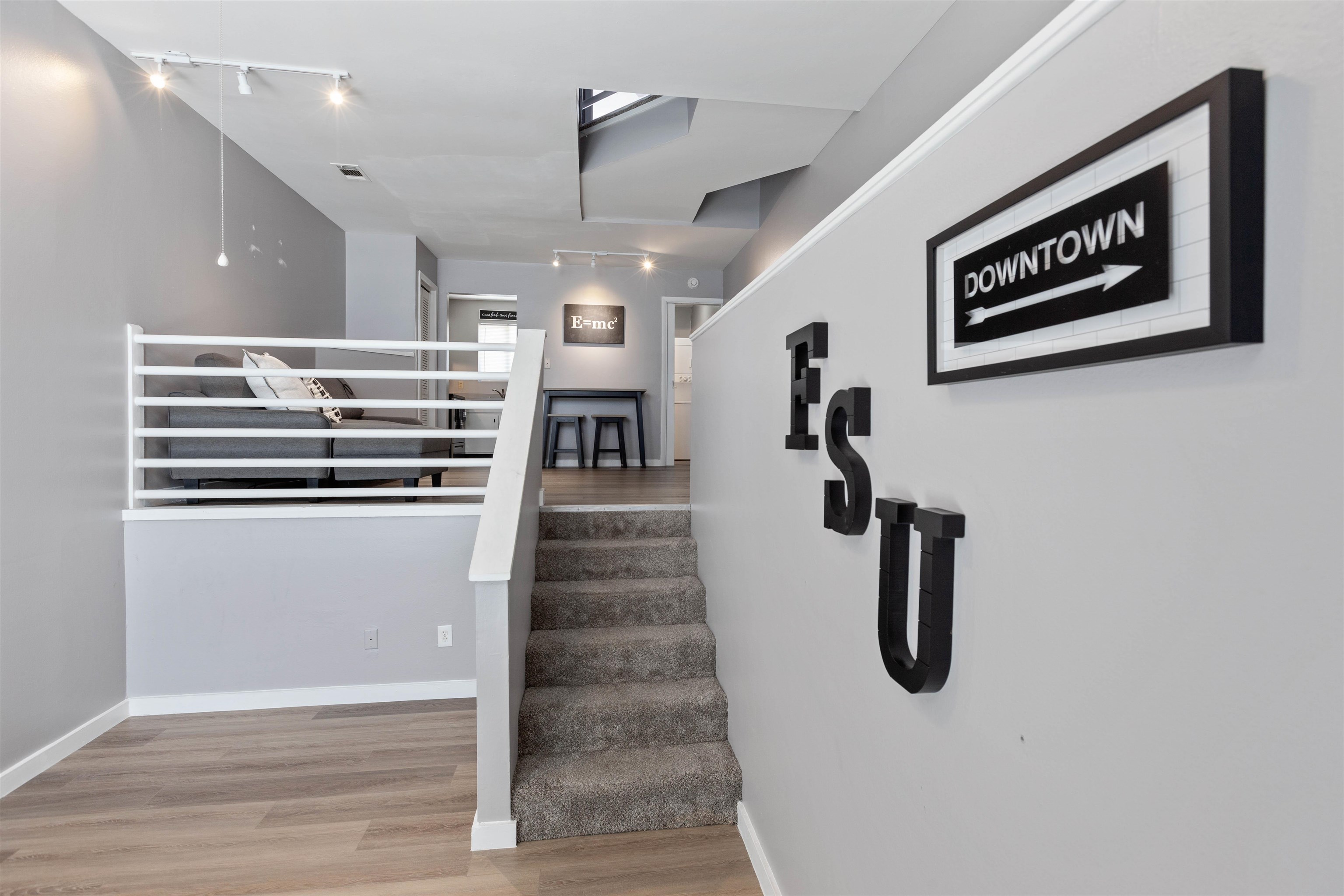 815 W PENSACOLA Street