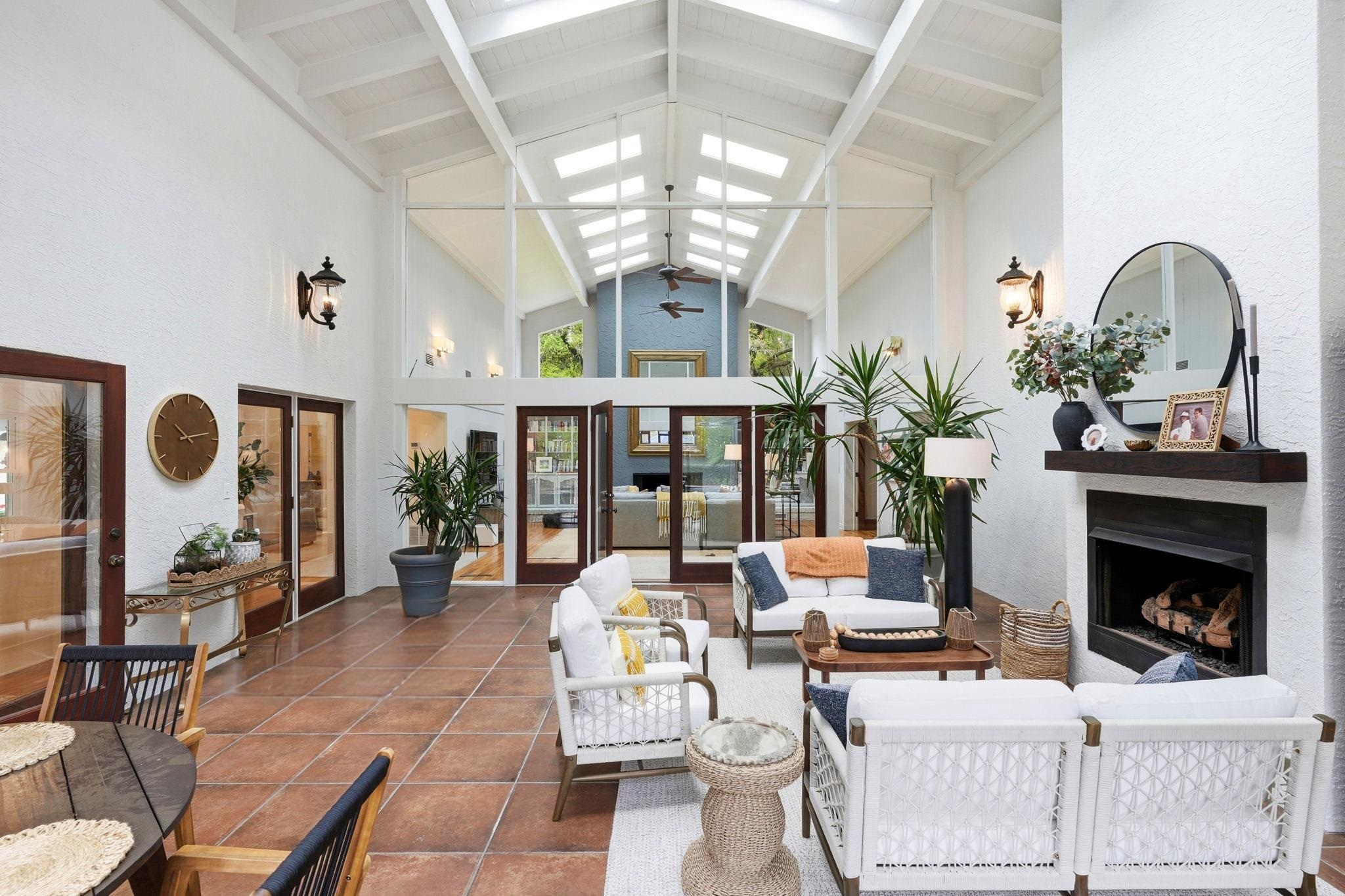 3409 LAKESHORE Drive