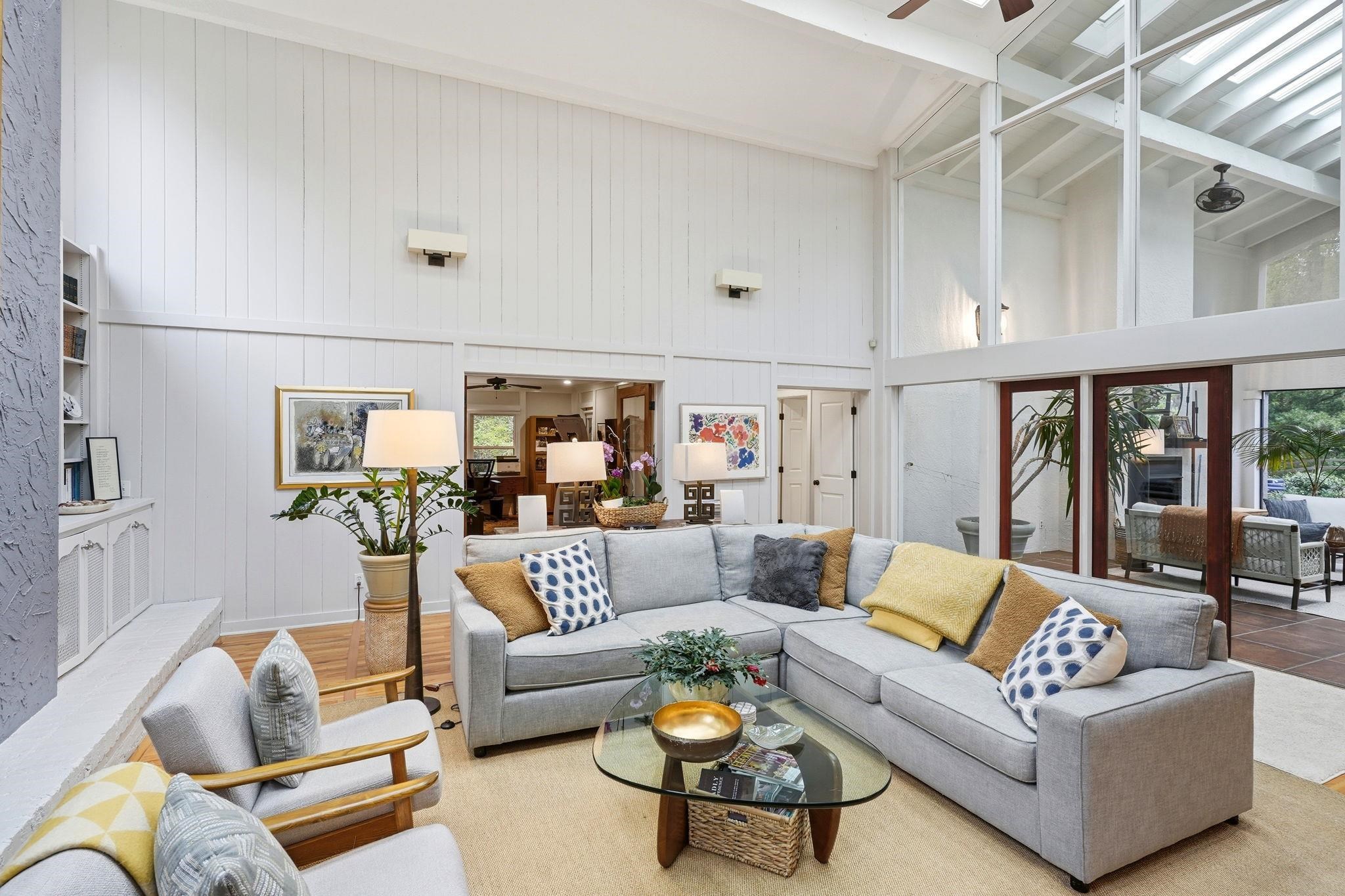 3409 LAKESHORE Drive