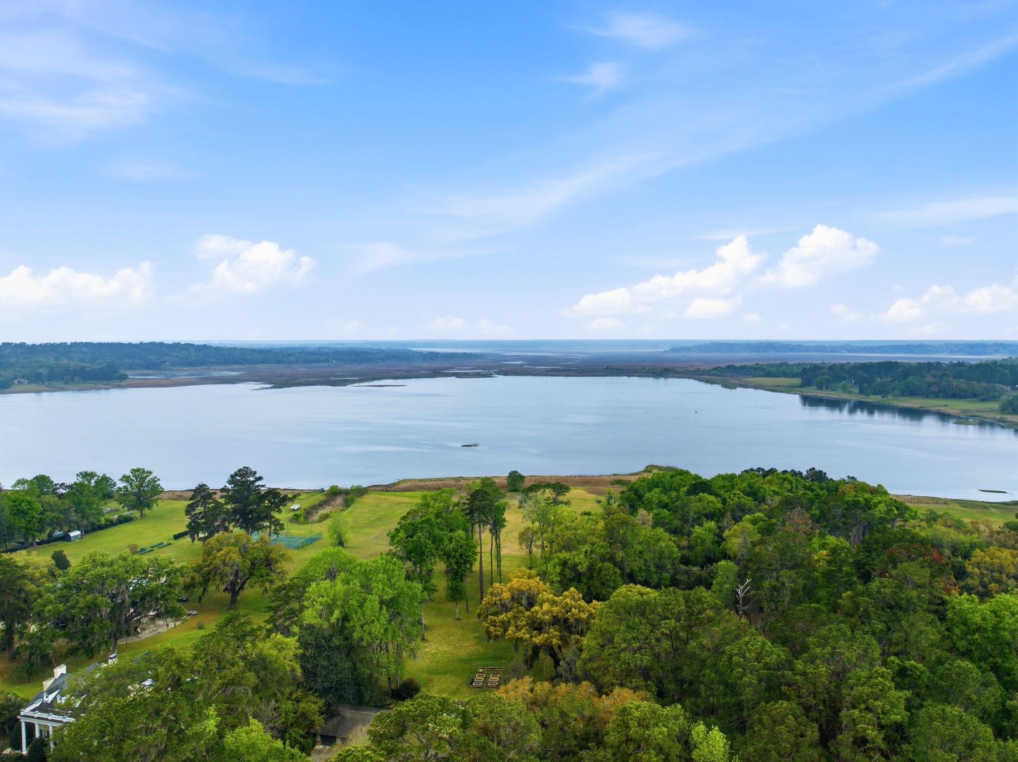 3409 LAKESHORE Drive