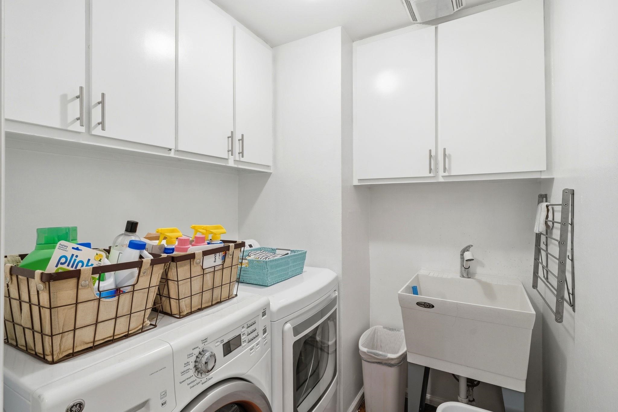 3409 LAKESHORE Drive